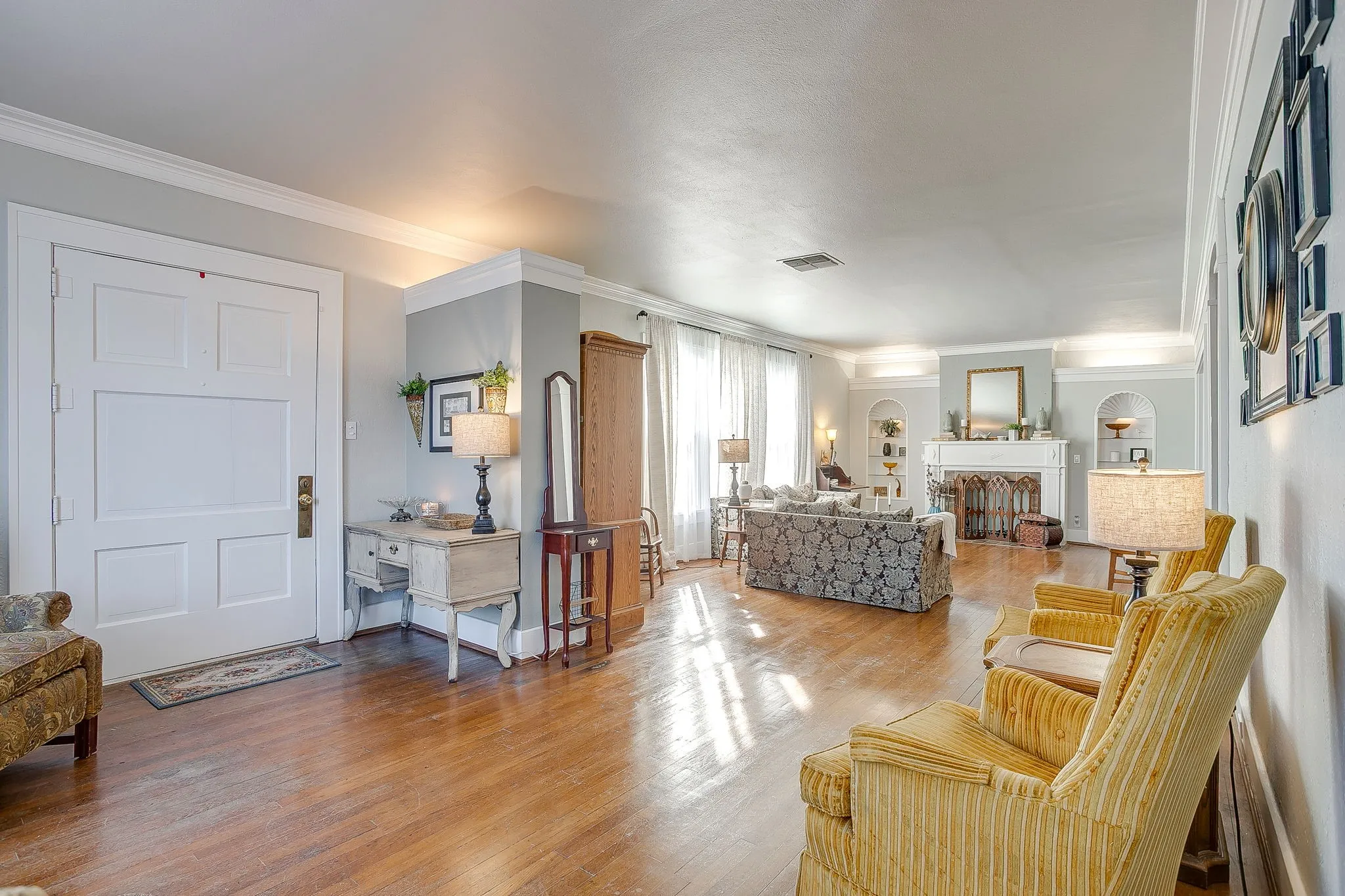 Single Family Residence For Sale in Palo Pinto County , 503 NW 4th Avenue, Mineral Wells, Texas 76067, 4 Bedroom, 4 Bathroom, Garage spaces, 4,056 Sqft, built in 1930, Preowned, Price $699,900, mls#21192976, Real Estate Agent in Mineral Wells, Homes For Sale in Palo Pinto county, Homes For Sale in Mineral Wells, Realtor in Mineral Wells Texas, Real Estate Brokerage Independent Realty Texas, Luminita Cordes Realtor
