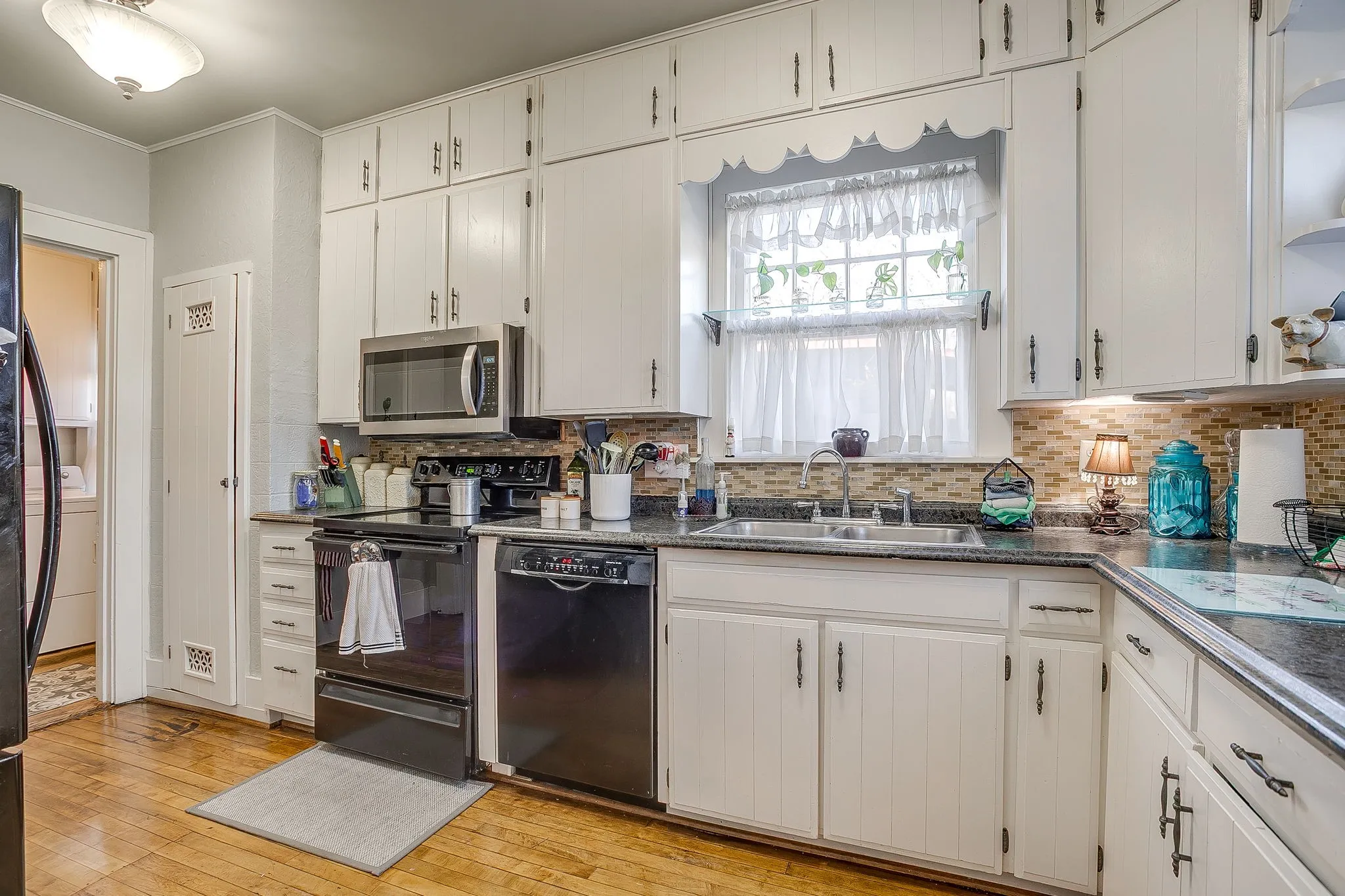 Single Family Residence For Sale in Palo Pinto County , 503 NW 4th Avenue, Mineral Wells, Texas 76067, 4 Bedroom, 4 Bathroom, Garage spaces, 4,056 Sqft, built in 1930, Preowned, Price $699,900, mls#21192976, Real Estate Agent in Mineral Wells, Homes For Sale in Palo Pinto county, Homes For Sale in Mineral Wells, Realtor in Mineral Wells Texas, Real Estate Brokerage Independent Realty Texas, Luminita Cordes Realtor