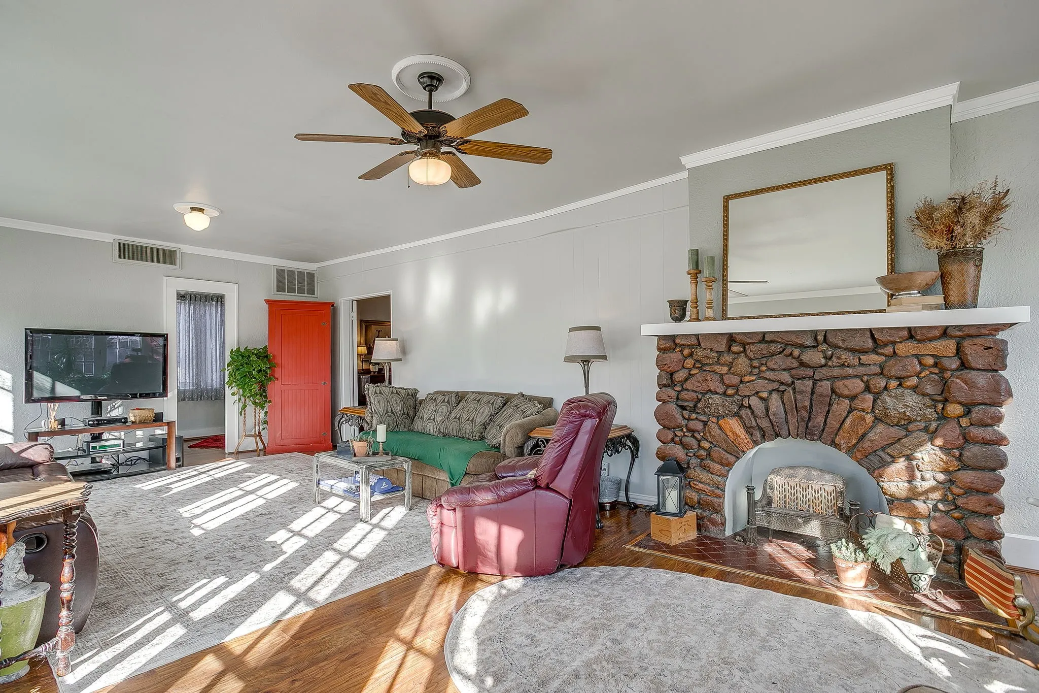 Single Family Residence For Sale in Palo Pinto County , 503 NW 4th Avenue, Mineral Wells, Texas 76067, 4 Bedroom, 4 Bathroom, Garage spaces, 4,056 Sqft, built in 1930, Preowned, Price $699,900, mls#21192976, Real Estate Agent in Mineral Wells, Homes For Sale in Palo Pinto county, Homes For Sale in Mineral Wells, Realtor in Mineral Wells Texas, Real Estate Brokerage Independent Realty Texas, Luminita Cordes Realtor