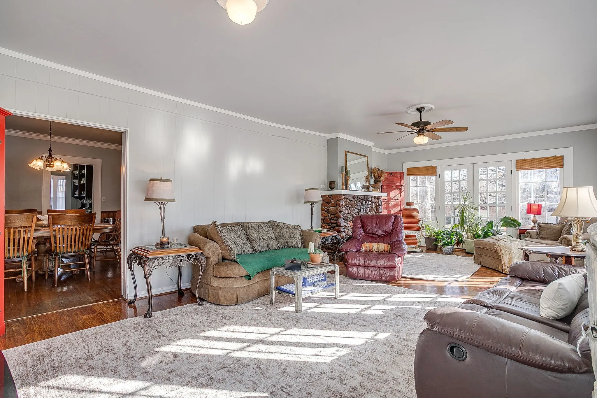 Single Family Residence For Sale in Palo Pinto County , 503 NW 4th Avenue, Mineral Wells, Texas 76067, 4 Bedroom, 4 Bathroom, Garage spaces, 4,056 Sqft, built in 1930, Preowned, Price $699,900, mls#21192976, Real Estate Agent in Mineral Wells, Homes For Sale in Palo Pinto county, Homes For Sale in Mineral Wells, Realtor in Mineral Wells Texas, Real Estate Brokerage Independent Realty Texas, Luminita Cordes Realtor