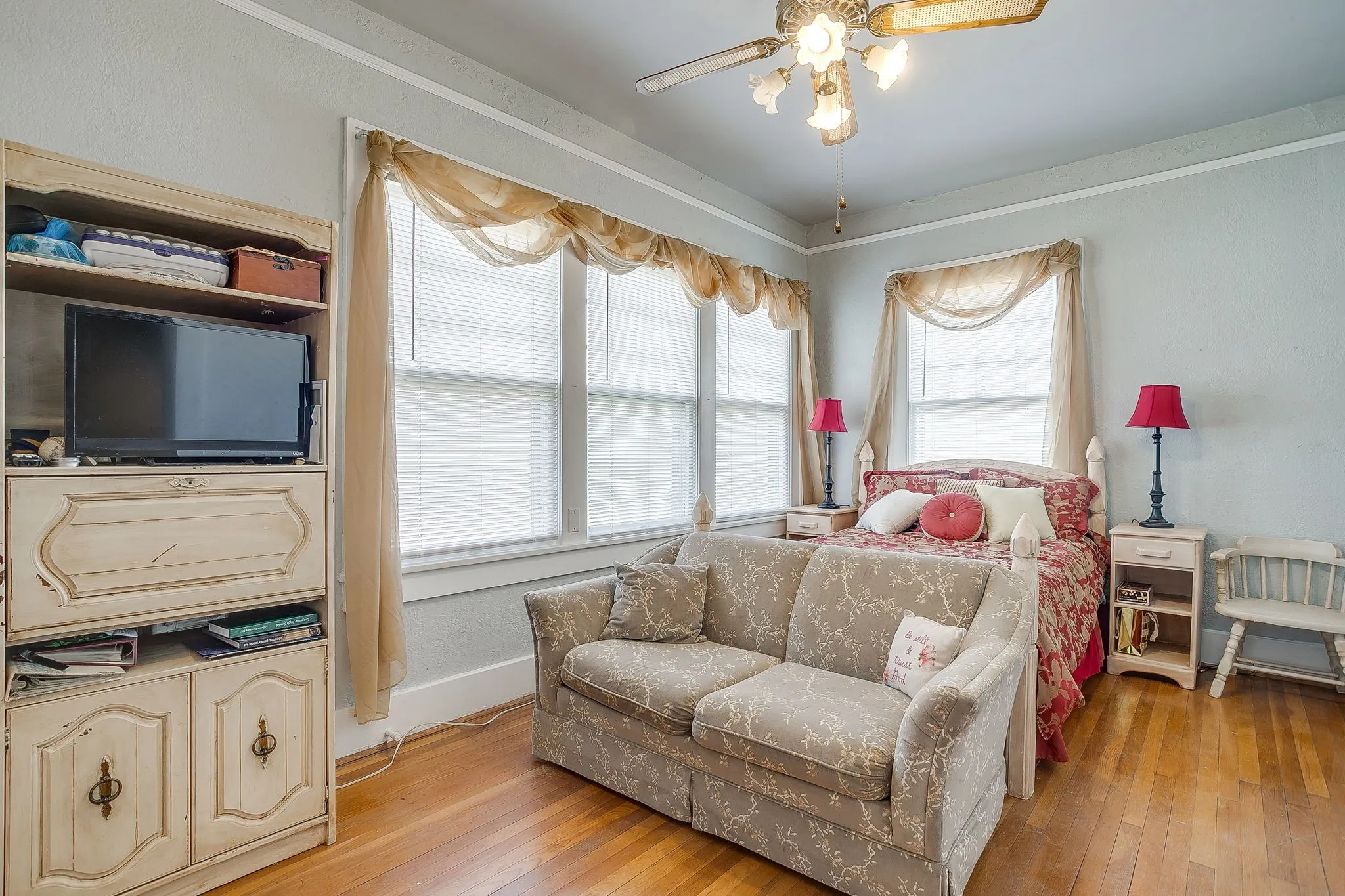Single Family Residence For Sale in Palo Pinto County , 503 NW 4th Avenue, Mineral Wells, Texas 76067, 4 Bedroom, 4 Bathroom, Garage spaces, 4,056 Sqft, built in 1930, Preowned, Price $699,900, mls#21192976, Real Estate Agent in Mineral Wells, Homes For Sale in Palo Pinto county, Homes For Sale in Mineral Wells, Realtor in Mineral Wells Texas, Real Estate Brokerage Independent Realty Texas, Luminita Cordes Realtor