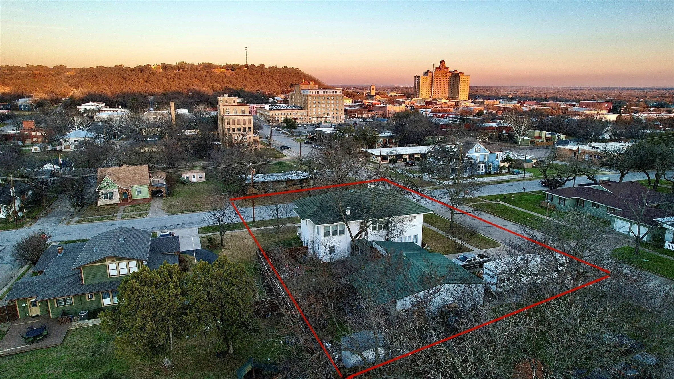 Close proximity to the Crazy Water Hotel and The Baker Hotel