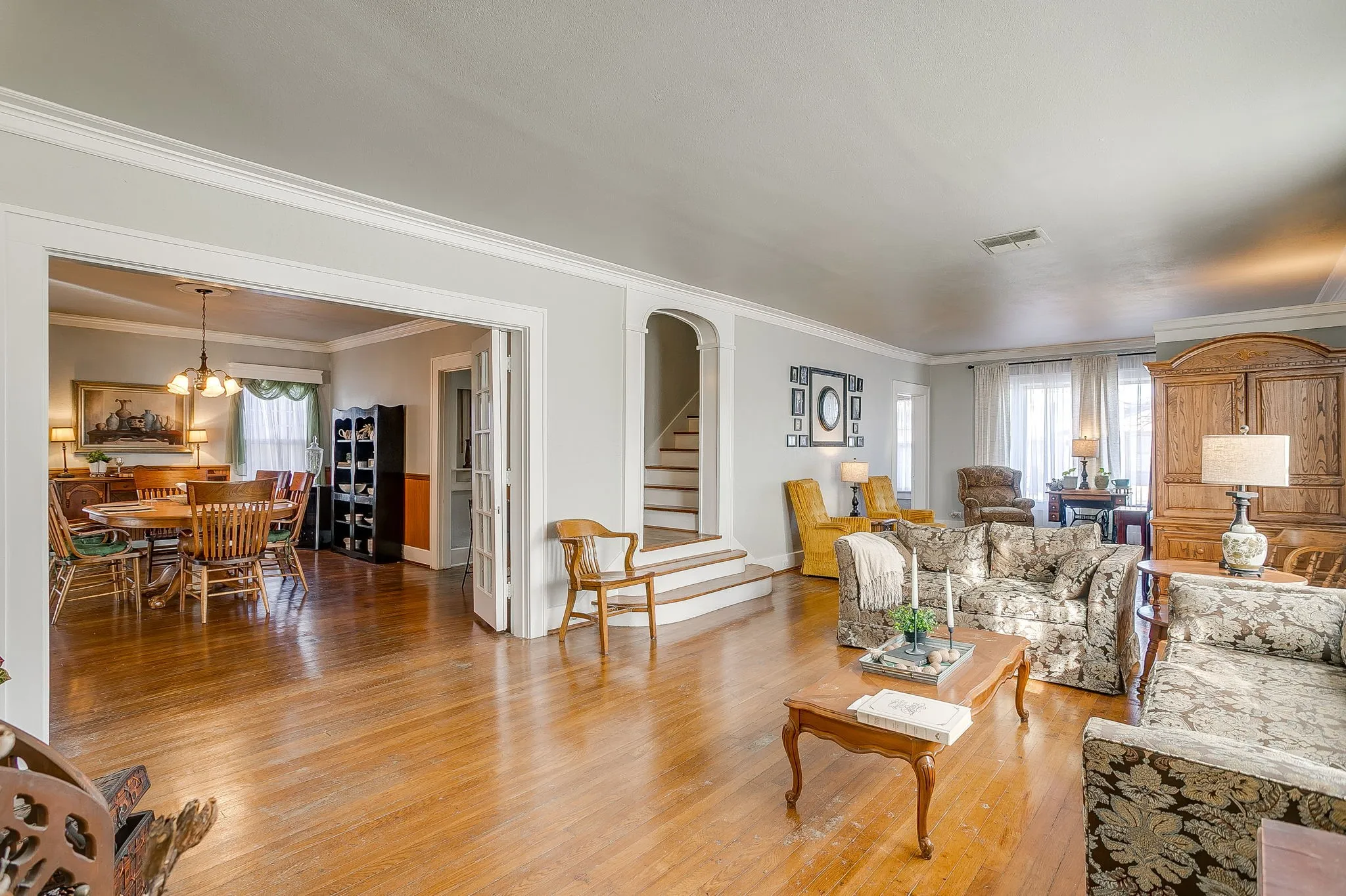 Single Family Residence For Sale in Palo Pinto County , 503 NW 4th Avenue, Mineral Wells, Texas 76067, 4 Bedroom, 4 Bathroom, Garage spaces, 4,056 Sqft, built in 1930, Preowned, Price $699,900, mls#21192976, Real Estate Agent in Mineral Wells, Homes For Sale in Palo Pinto county, Homes For Sale in Mineral Wells, Realtor in Mineral Wells Texas, Real Estate Brokerage Independent Realty Texas, Luminita Cordes Realtor