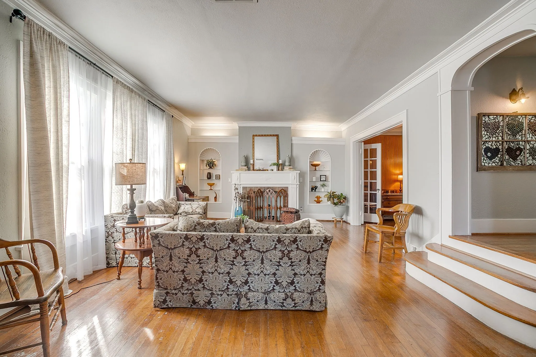 Single Family Residence For Sale in Palo Pinto County , 503 NW 4th Avenue, Mineral Wells, Texas 76067, 4 Bedroom, 4 Bathroom, Garage spaces, 4,056 Sqft, built in 1930, Preowned, Price $699,900, mls#21192976, Real Estate Agent in Mineral Wells, Homes For Sale in Palo Pinto county, Homes For Sale in Mineral Wells, Realtor in Mineral Wells Texas, Real Estate Brokerage Independent Realty Texas, Luminita Cordes Realtor