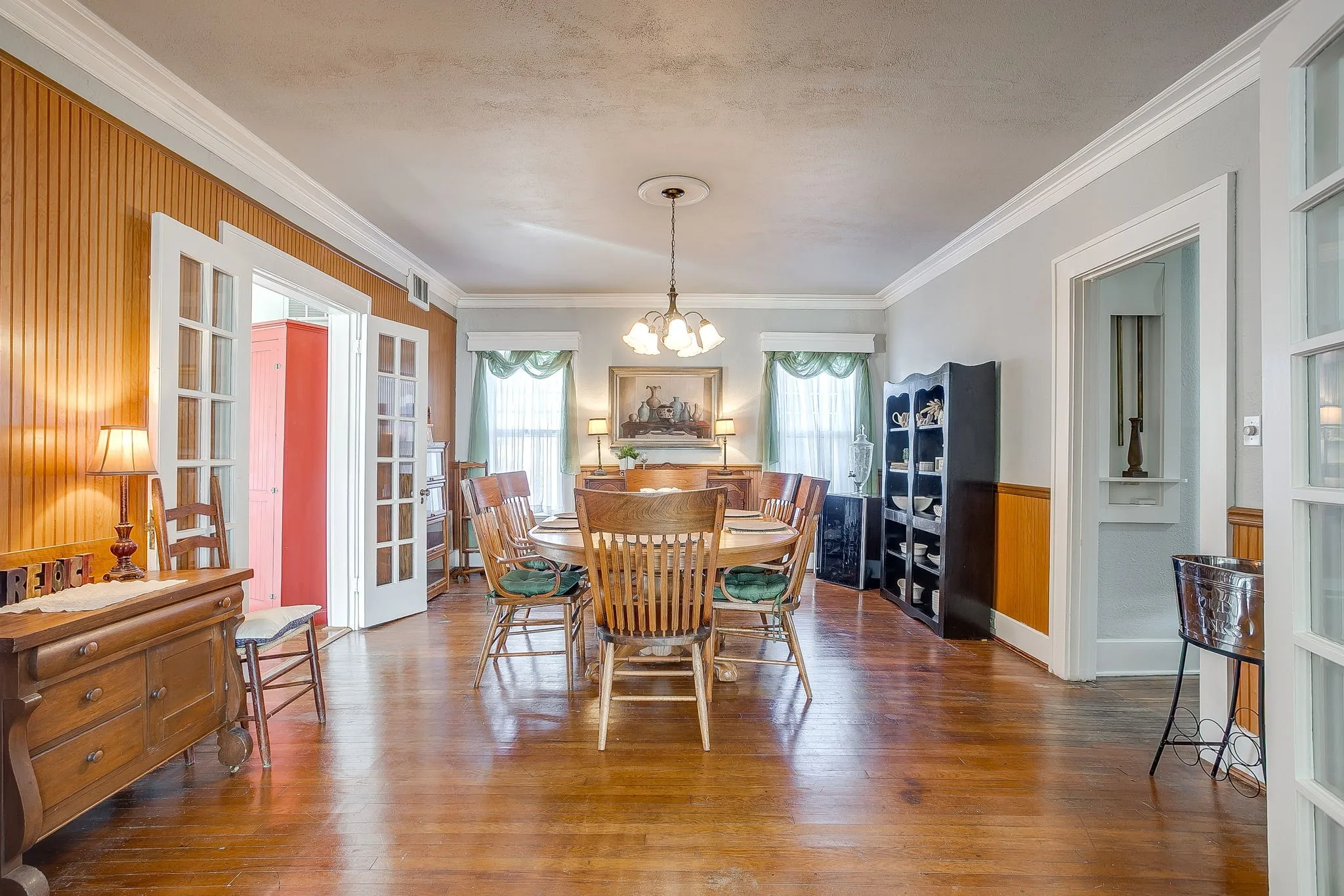 Single Family Residence For Sale in Palo Pinto County , 503 NW 4th Avenue, Mineral Wells, Texas 76067, 4 Bedroom, 4 Bathroom, Garage spaces, 4,056 Sqft, built in 1930, Preowned, Price $699,900, mls#21192976, Real Estate Agent in Mineral Wells, Homes For Sale in Palo Pinto county, Homes For Sale in Mineral Wells, Realtor in Mineral Wells Texas, Real Estate Brokerage Independent Realty Texas, Luminita Cordes Realtor