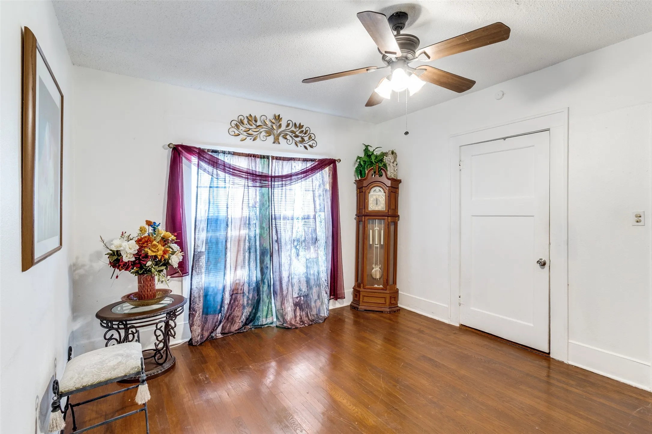 Single Family Residence For Sale in Dallas County , 2317 Anderson Street, Dallas, Texas 75215, 3 Bedroom, 2 Bathroom, Garage spaces, 1,623 Sqft, built in 1926, mls#21193131, Real Estate Agent in Dallas, Homes For Sale in Dallas county, Homes For Sale in Dallas, Realtor in Dallas Texas, Real Estate Brokerage Independent Realty Texas, Luminita Cordes Realtor