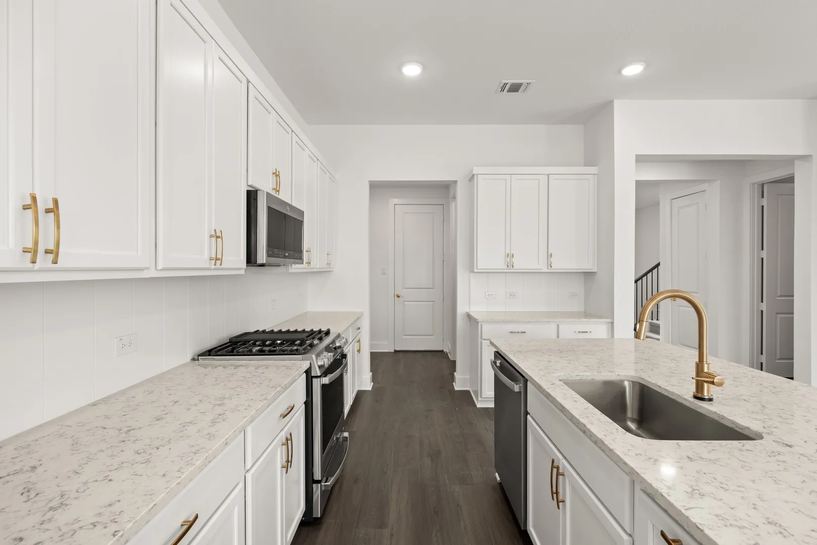 1725 Nesting Robin- Kitchen-4778