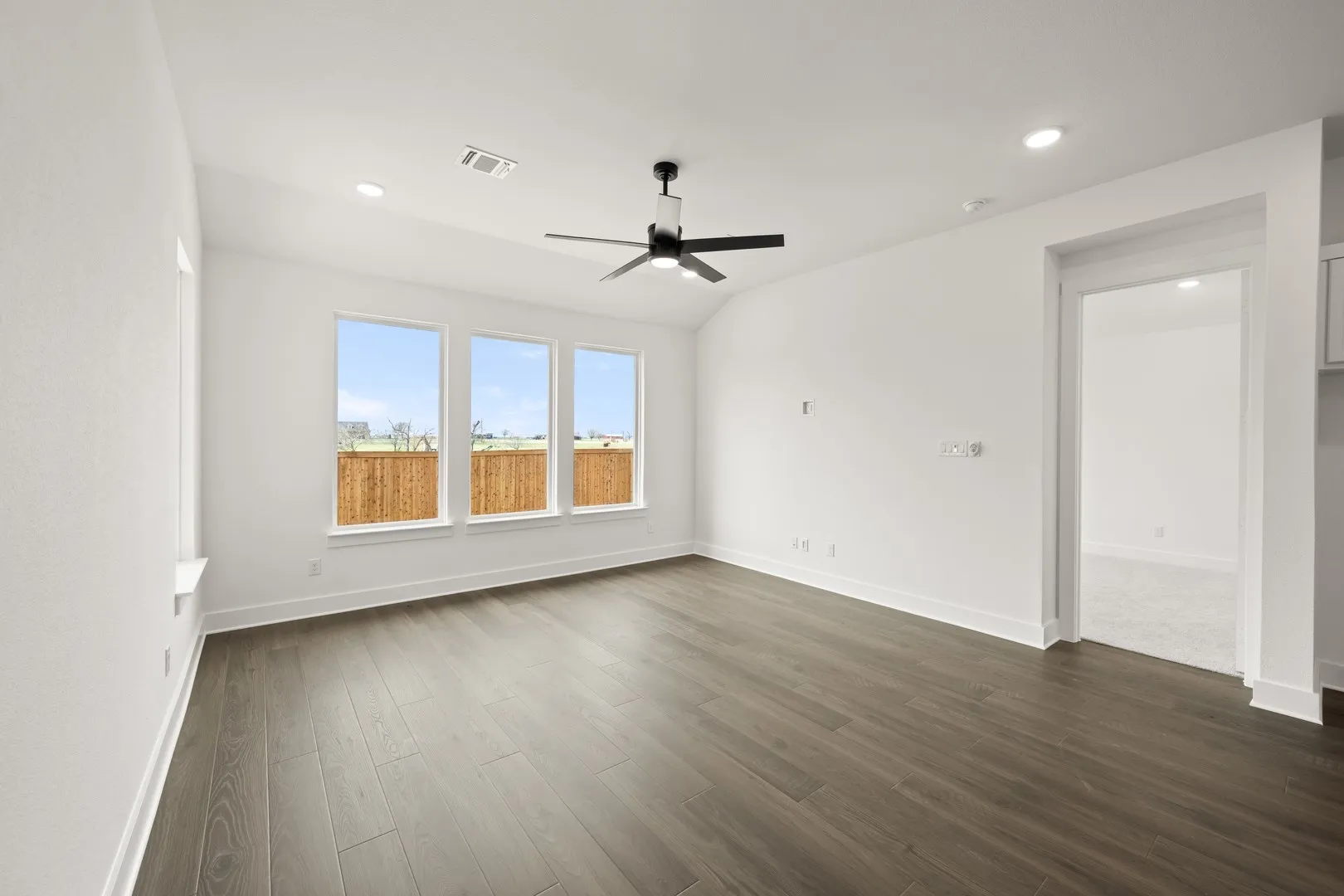 1725 Nesting Robin- Living Room-4794