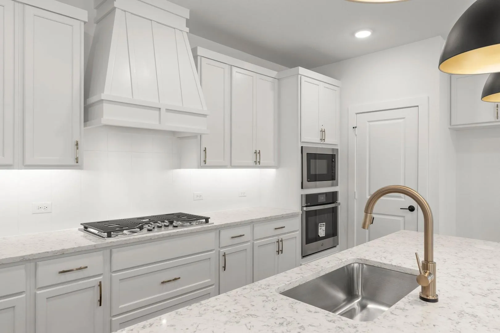 14_1405 Laurel-Kitchen-4