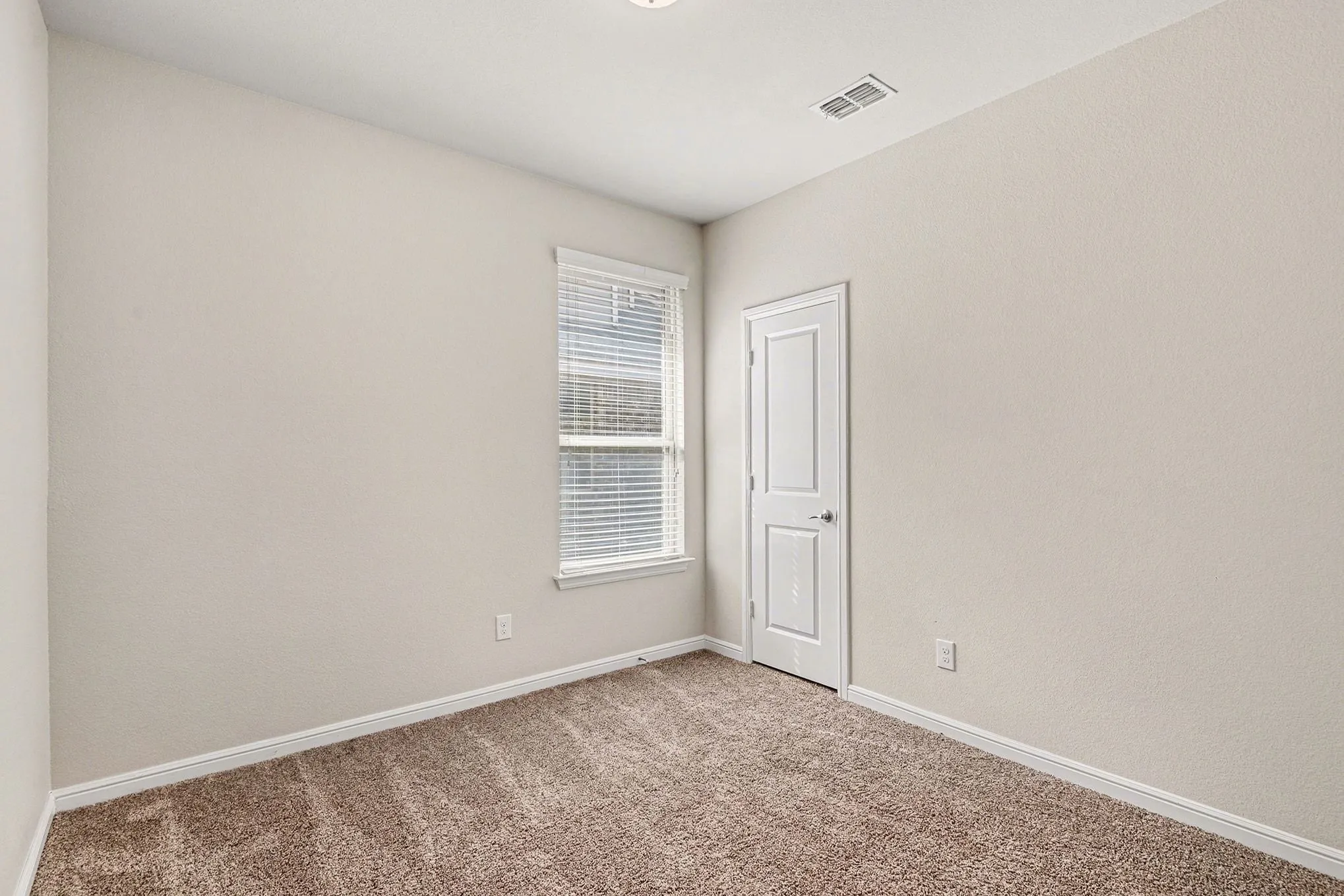 Single Family Residence For Sale in Denton County , 905 Falcon Road, Argyle, Texas 76226, 4 Bedroom, 2 Bathroom, 2 Garage spaces, 1,813 Sqft, built in 2018, mls#21192313, Real Estate Agent in Argyle, Homes For Sale in Denton county, Homes For Sale in Argyle, Realtor in Argyle Texas, Real Estate Brokerage Independent Realty Texas, Luminita Cordes Realtor