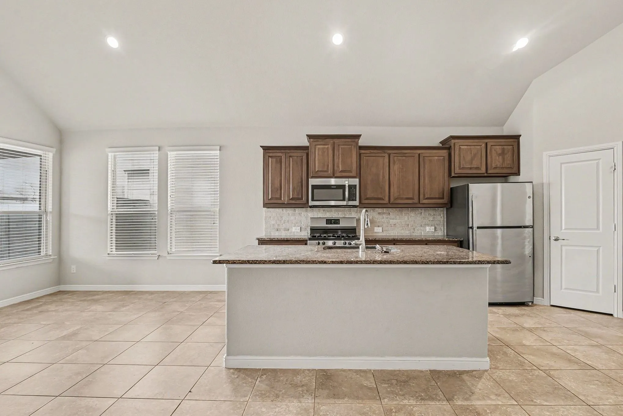 Single Family Residence For Sale in Denton County , 905 Falcon Road, Argyle, Texas 76226, 4 Bedroom, 2 Bathroom, 2 Garage spaces, 1,813 Sqft, built in 2018, mls#21192313, Real Estate Agent in Argyle, Homes For Sale in Denton county, Homes For Sale in Argyle, Realtor in Argyle Texas, Real Estate Brokerage Independent Realty Texas, Luminita Cordes Realtor
