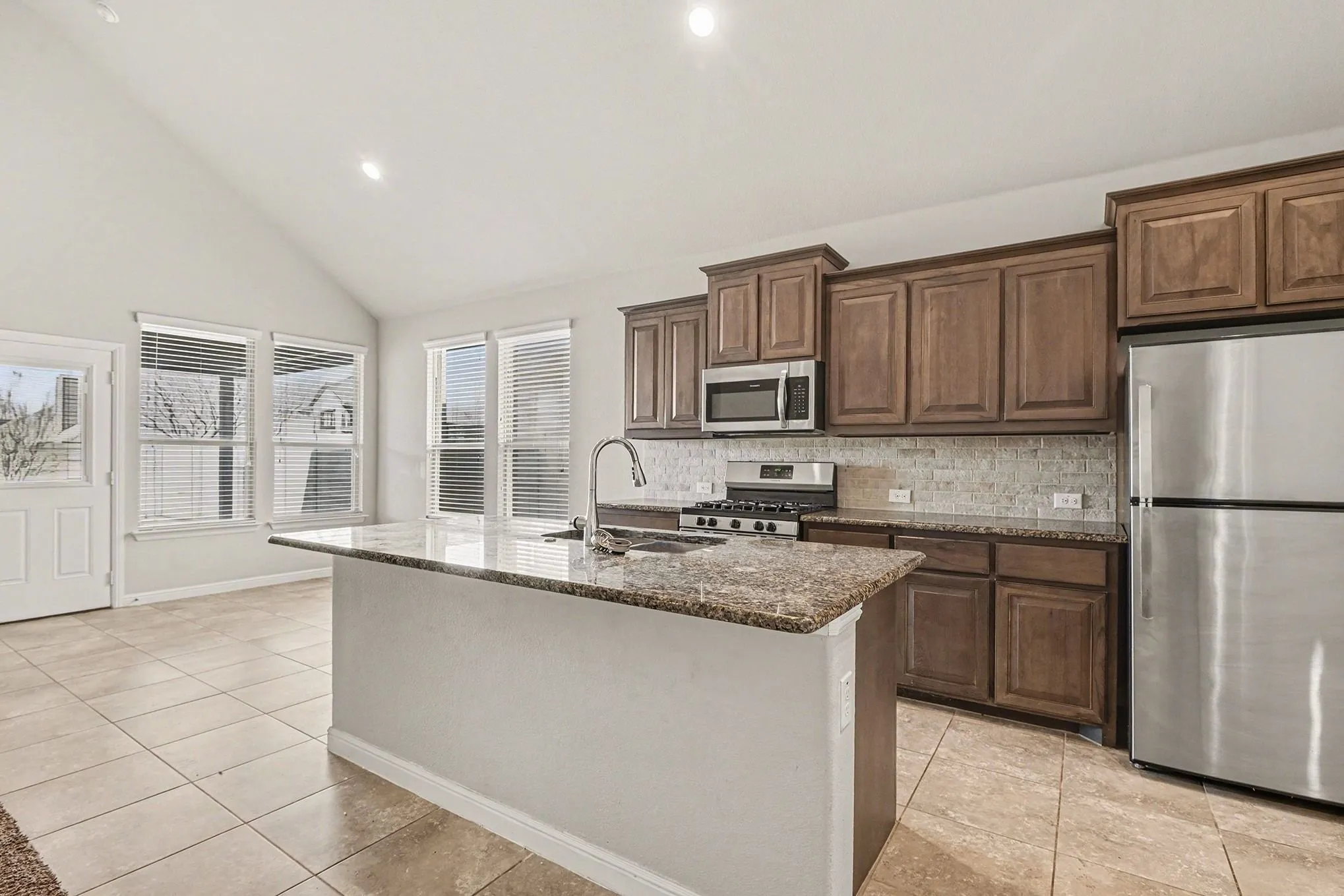 Single Family Residence For Sale in Denton County , 905 Falcon Road, Argyle, Texas 76226, 4 Bedroom, 2 Bathroom, 2 Garage spaces, 1,813 Sqft, built in 2018, mls#21192313, Real Estate Agent in Argyle, Homes For Sale in Denton county, Homes For Sale in Argyle, Realtor in Argyle Texas, Real Estate Brokerage Independent Realty Texas, Luminita Cordes Realtor