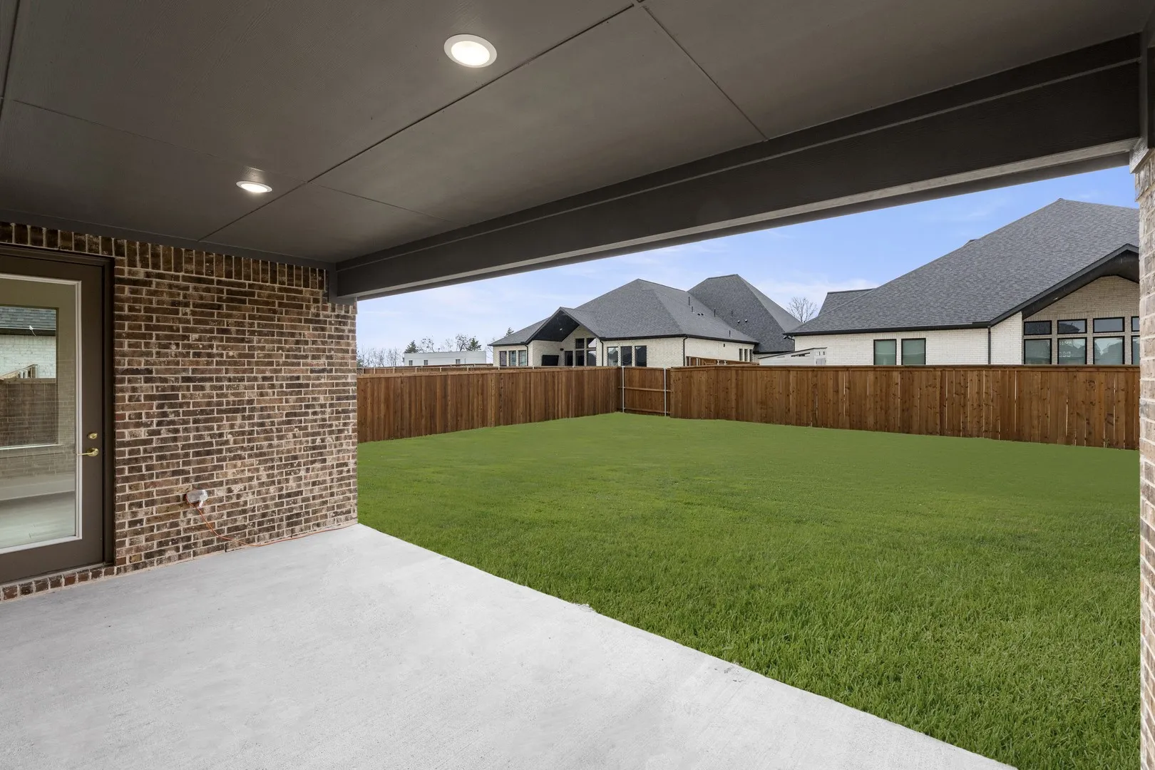 25. 2506 Lindberg - Patio