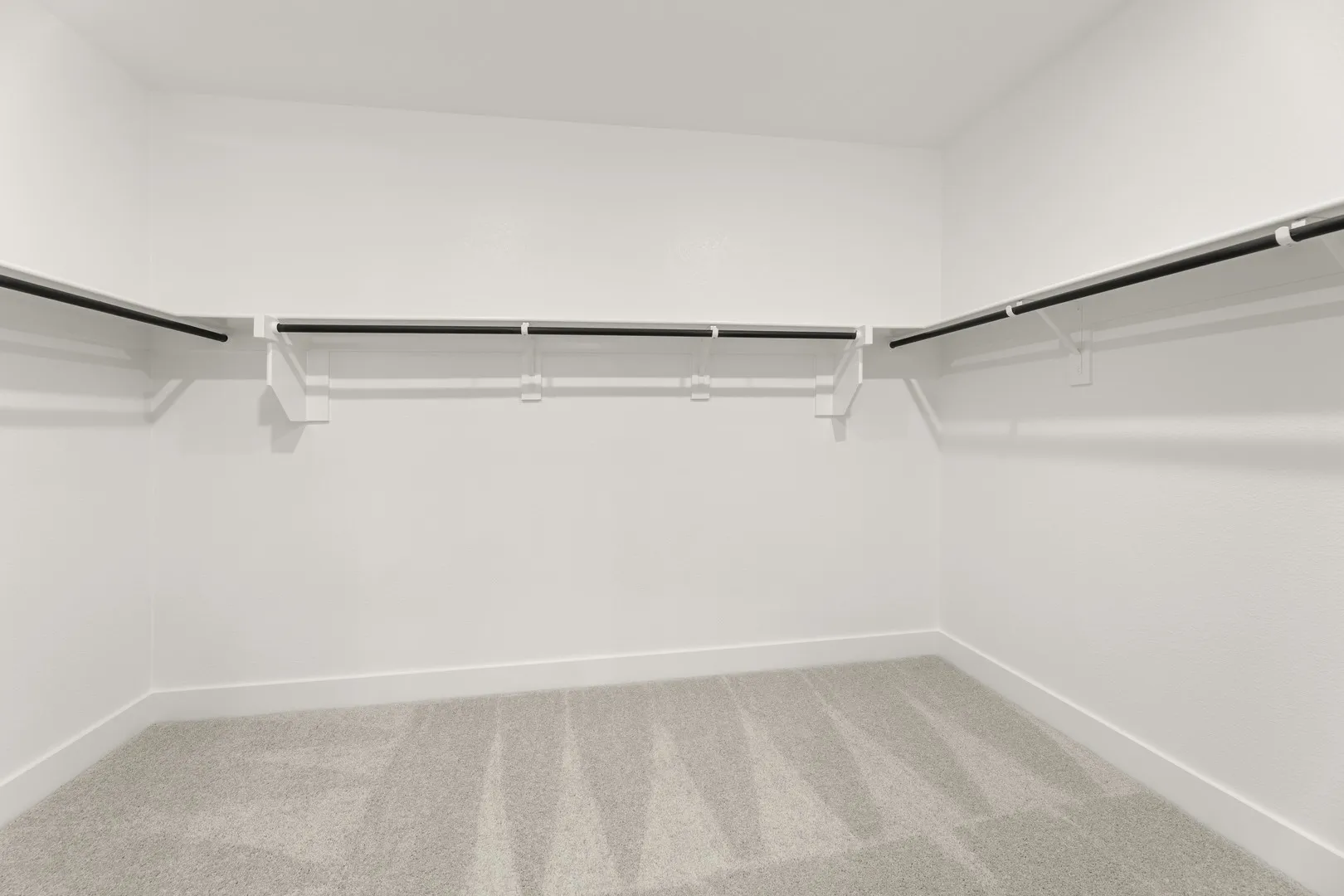16. 2506 Lindberg - Closet