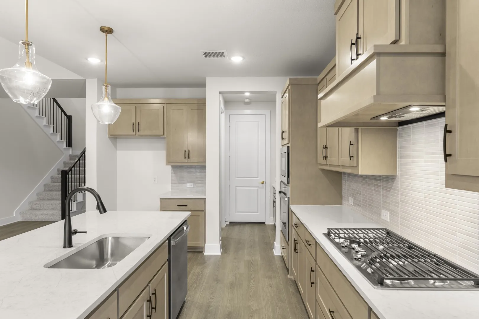 08. 2506 Lindberg - Kitchen (3)