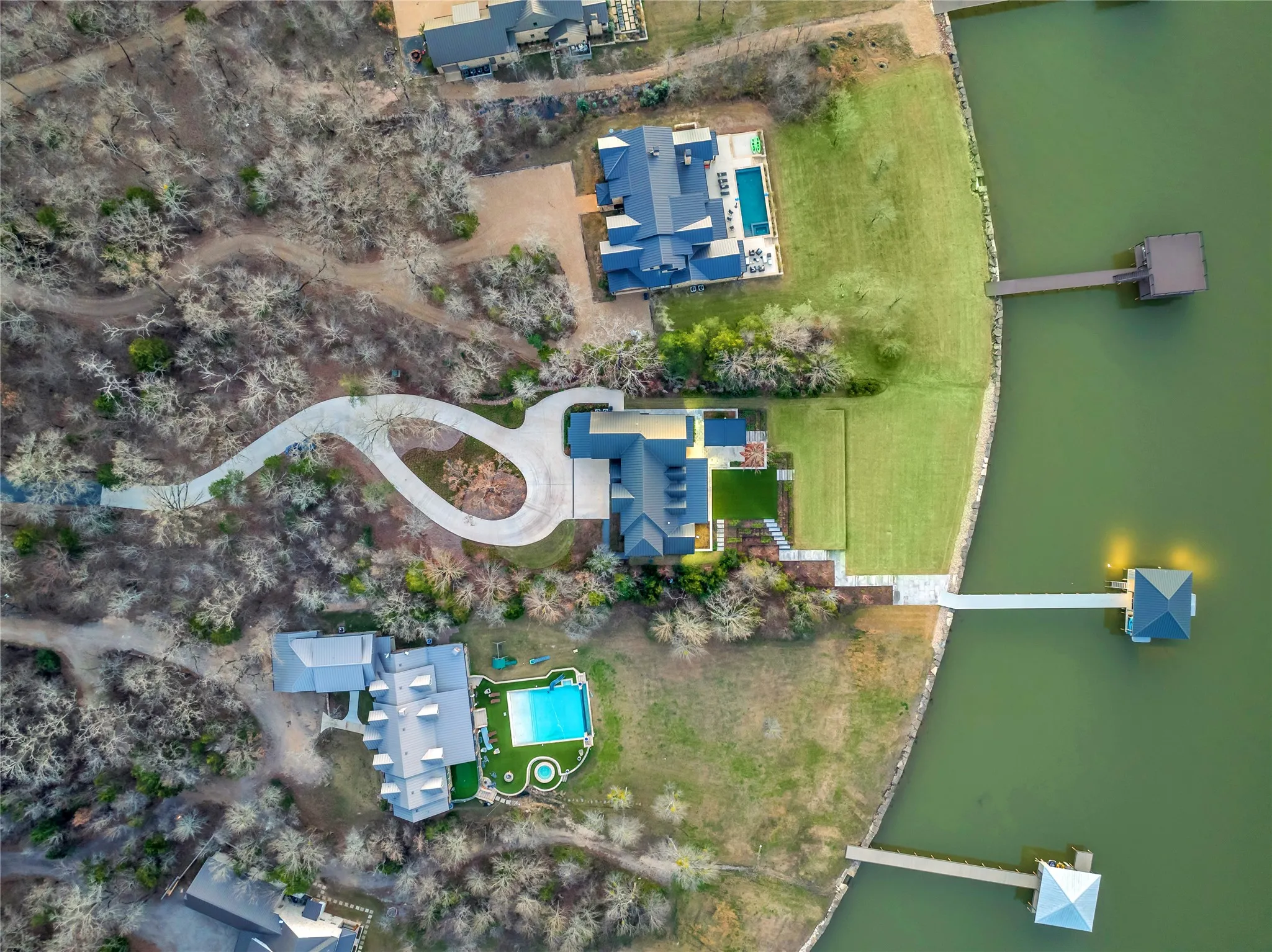 Single Family Residence For Sale in Kaufman County , 211 Deer Valley, Mabank, Texas 75147, 4 Bedroom, 6 Bathroom, 2 Garage spaces, 4,524 Sqft, built in 2020, Preowned, mls#21159546, Real Estate Agent in Mabank, Homes For Sale in Kaufman county, Homes For Sale in Mabank, Realtor in Mabank Texas, Real Estate Brokerage Independent Realty Texas, Luminita Cordes Realtor