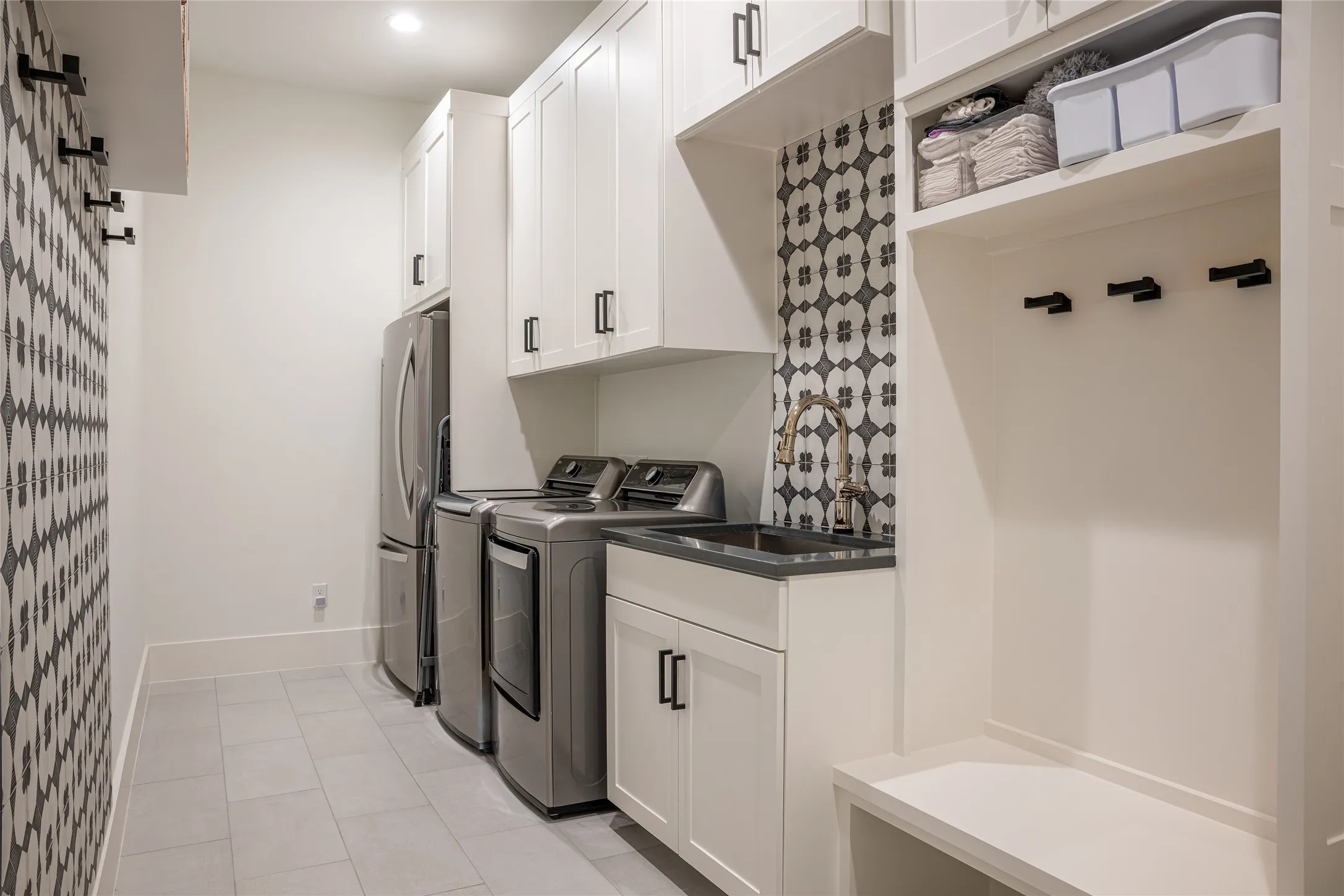 Single Family Residence For Sale in Kaufman County , 211 Deer Valley, Mabank, Texas 75147, 4 Bedroom, 6 Bathroom, 2 Garage spaces, 4,524 Sqft, built in 2020, Preowned, mls#21159546, Real Estate Agent in Mabank, Homes For Sale in Kaufman county, Homes For Sale in Mabank, Realtor in Mabank Texas, Real Estate Brokerage Independent Realty Texas, Luminita Cordes Realtor