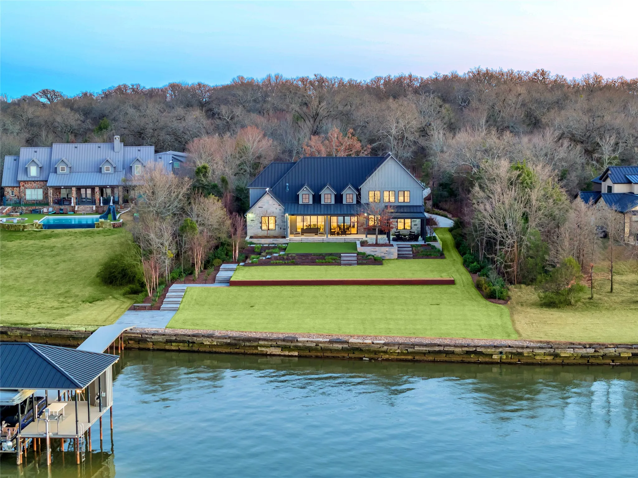Single Family Residence For Sale in Kaufman County , 211 Deer Valley, Mabank, Texas 75147, 4 Bedroom, 6 Bathroom, 2 Garage spaces, 4,524 Sqft, built in 2020, Preowned, mls#21159546, Real Estate Agent in Mabank, Homes For Sale in Kaufman county, Homes For Sale in Mabank, Realtor in Mabank Texas, Real Estate Brokerage Independent Realty Texas, Luminita Cordes Realtor