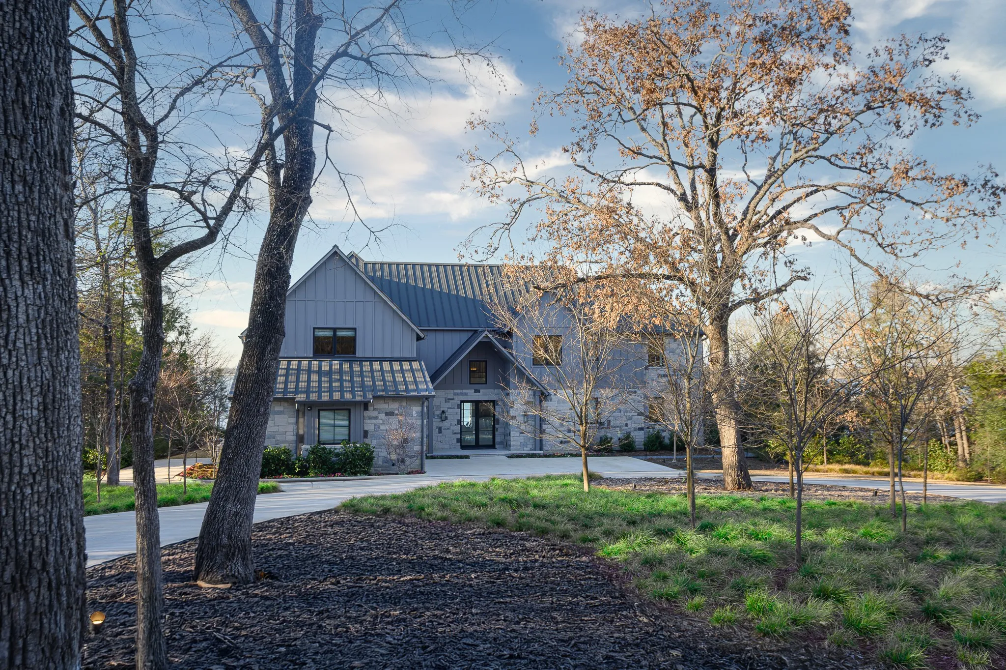 Single Family Residence For Sale in Kaufman County , 211 Deer Valley, Mabank, Texas 75147, 4 Bedroom, 6 Bathroom, 2 Garage spaces, 4,524 Sqft, built in 2020, Preowned, mls#21159546, Real Estate Agent in Mabank, Homes For Sale in Kaufman county, Homes For Sale in Mabank, Realtor in Mabank Texas, Real Estate Brokerage Independent Realty Texas, Luminita Cordes Realtor