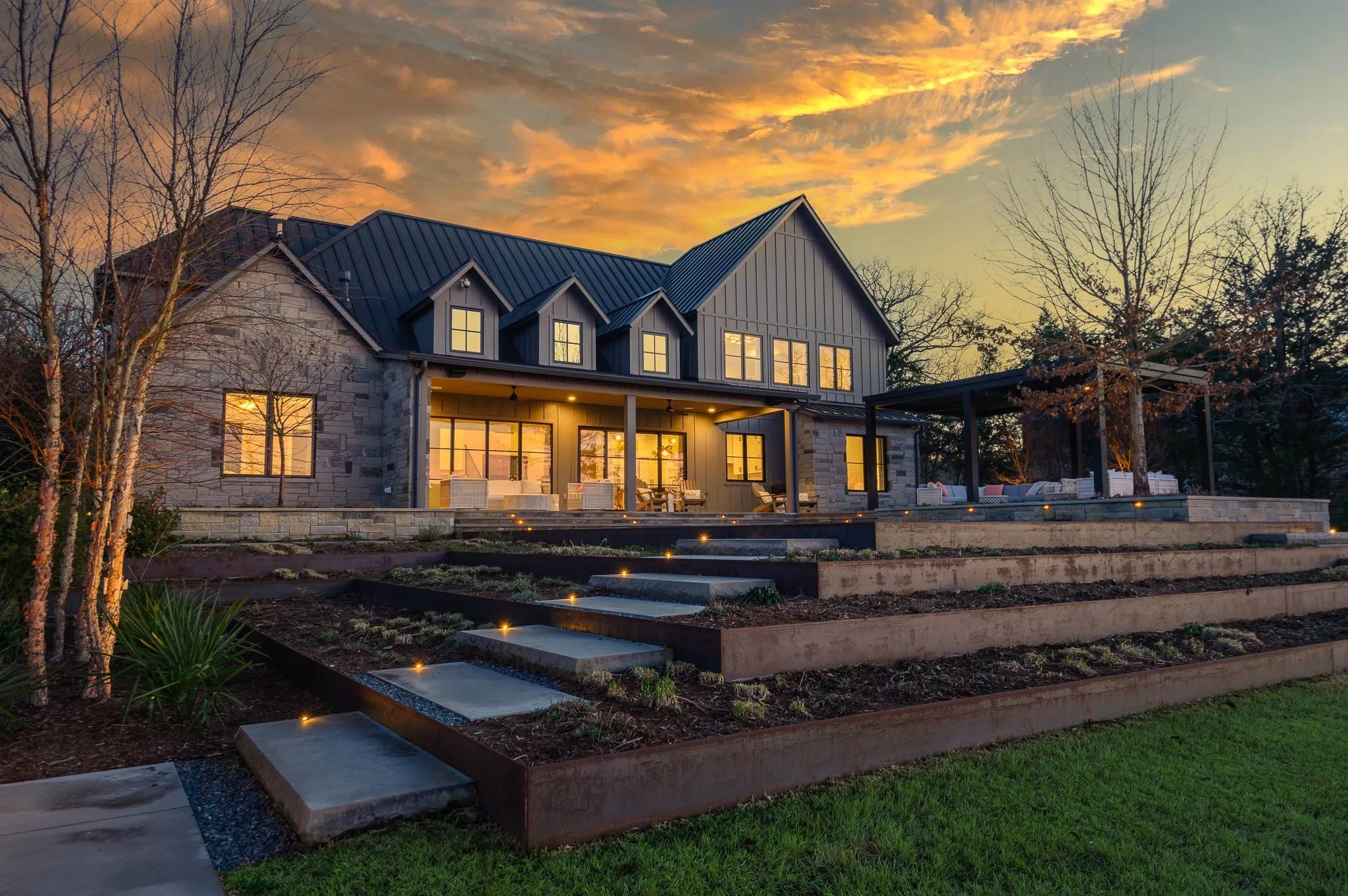 Single Family Residence For Sale in Kaufman County , 211 Deer Valley, Mabank, Texas 75147, 4 Bedroom, 6 Bathroom, 2 Garage spaces, 4,524 Sqft, built in 2020, Preowned, mls#21159546, Real Estate Agent in Mabank, Homes For Sale in Kaufman county, Homes For Sale in Mabank, Realtor in Mabank Texas, Real Estate Brokerage Independent Realty Texas, Luminita Cordes Realtor