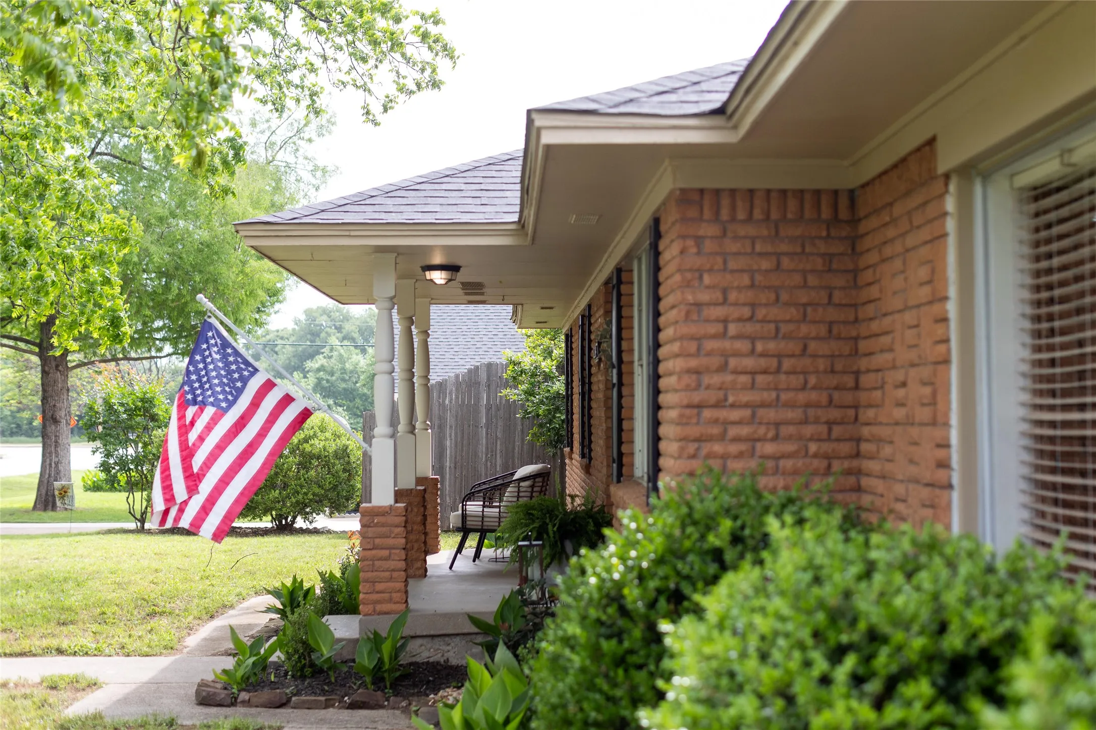 Single Family Residence For Sale in Denton County , 2814 Silvermeadow Lane, Corinth, Texas 76210, 3 Bedrooms, 2 Bathrooms, 2 Garage spaces, 1,523 Sqft, built in 1979, Preowned, Price $365,000, mls#21188899, Real Estate Agent in Corinth, Homes For Sale in Denton county, Homes For Sale in Corinth, Realtor in Corinth Texas, Real Estate Brokerage Independent Realty Texas, Luminita Cordes Realtor