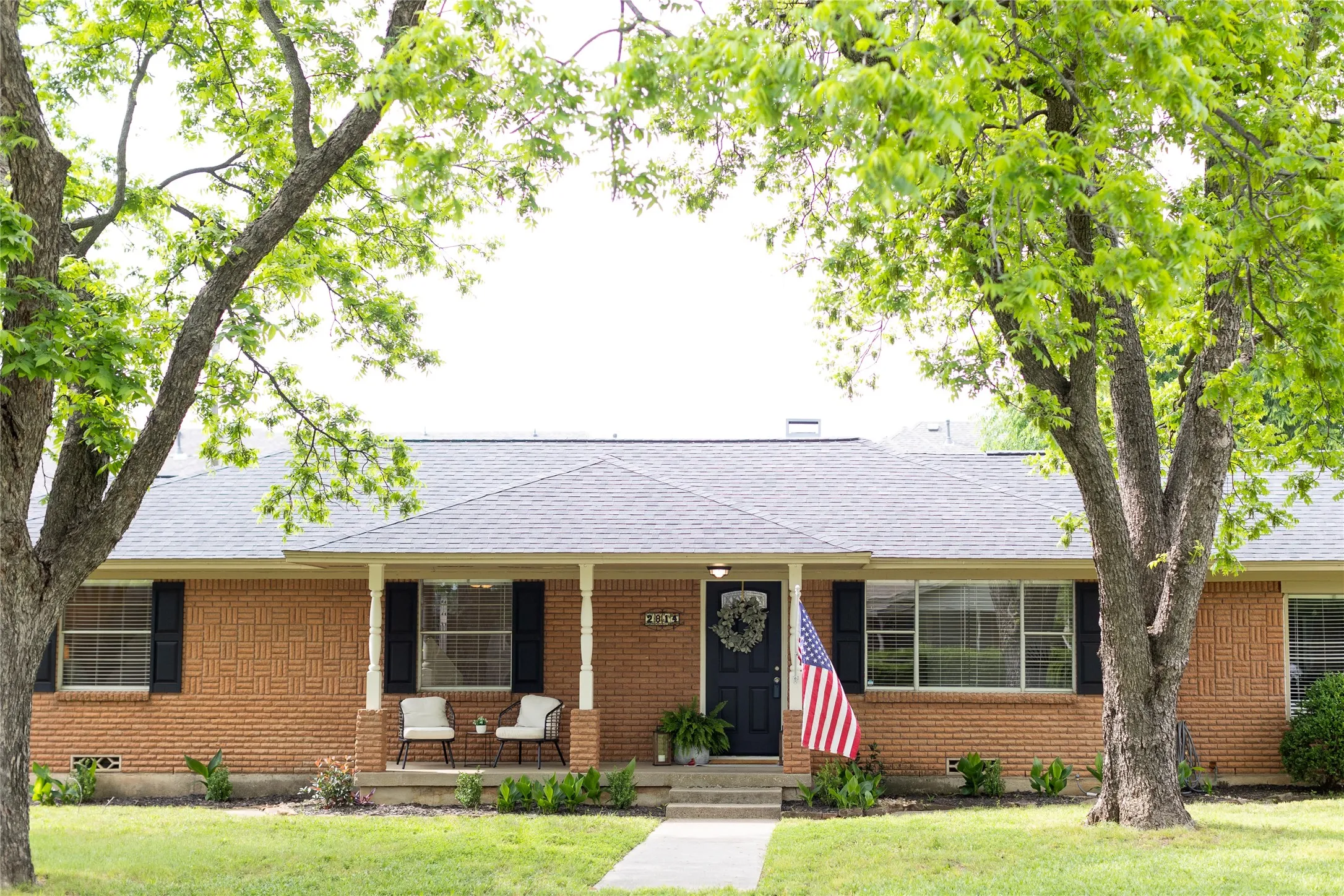 Single Family Residence For Sale in Denton County , 2814 Silvermeadow Lane, Corinth, Texas 76210, 3 Bedrooms, 2 Bathrooms, 2 Garage spaces, 1,523 Sqft, built in 1979, Preowned, Price $365,000, mls#21188899, Real Estate Agent in Corinth, Homes For Sale in Denton county, Homes For Sale in Corinth, Realtor in Corinth Texas, Real Estate Brokerage Independent Realty Texas, Luminita Cordes Realtor