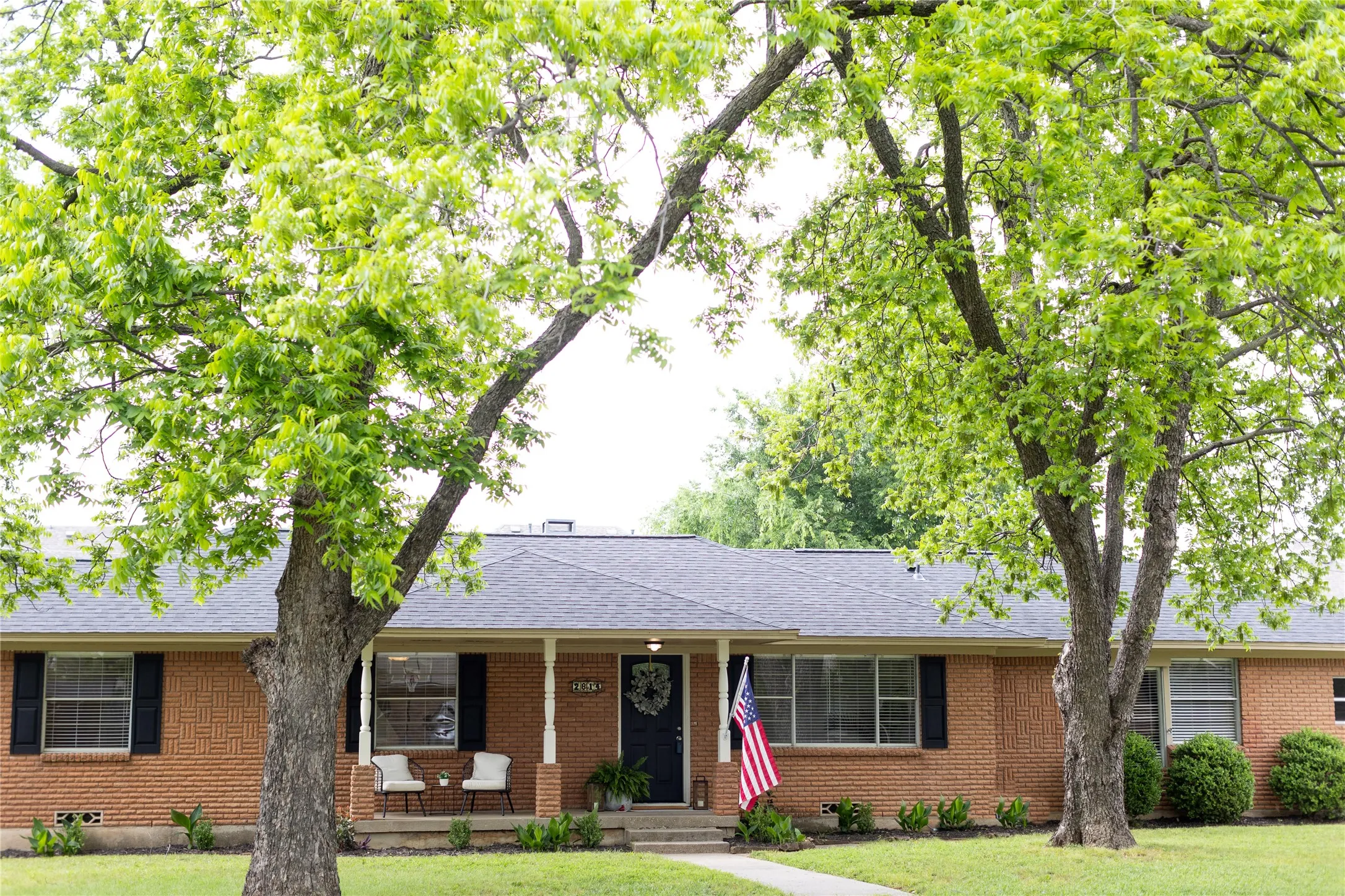 Single Family Residence For Sale in Denton County , 2814 Silvermeadow Lane, Corinth, Texas 76210, 3 Bedrooms, 2 Bathrooms, 2 Garage spaces, 1,523 Sqft, built in 1979, Preowned, Price $365,000, mls#21188899, Real Estate Agent in Corinth, Homes For Sale in Denton county, Homes For Sale in Corinth, Realtor in Corinth Texas, Real Estate Brokerage Independent Realty Texas, Luminita Cordes Realtor
