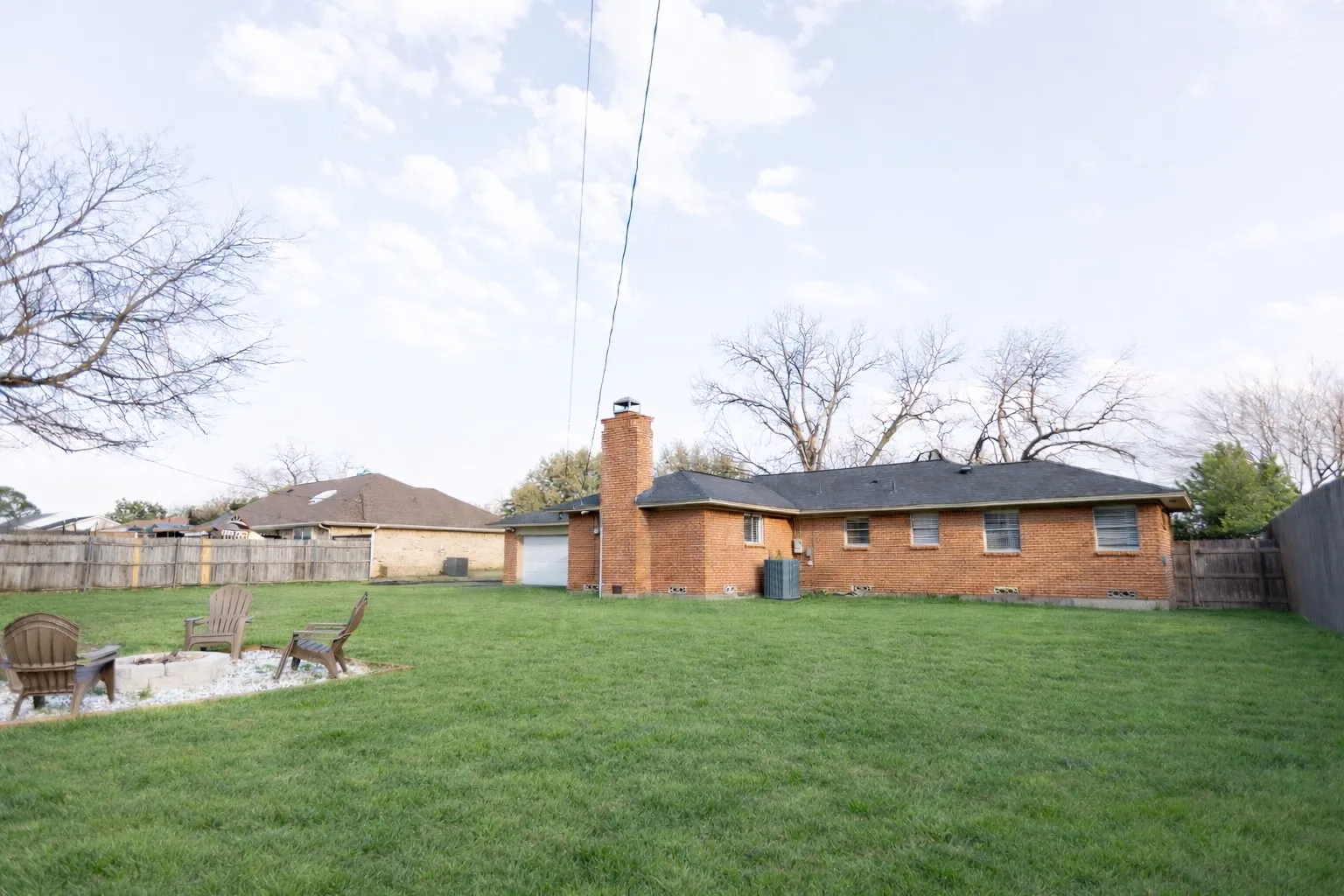 Single Family Residence For Sale in Denton County , 2814 Silvermeadow Lane, Corinth, Texas 76210, 3 Bedrooms, 2 Bathrooms, 2 Garage spaces, 1,523 Sqft, built in 1979, Preowned, Price $365,000, mls#21188899, Real Estate Agent in Corinth, Homes For Sale in Denton county, Homes For Sale in Corinth, Realtor in Corinth Texas, Real Estate Brokerage Independent Realty Texas, Luminita Cordes Realtor