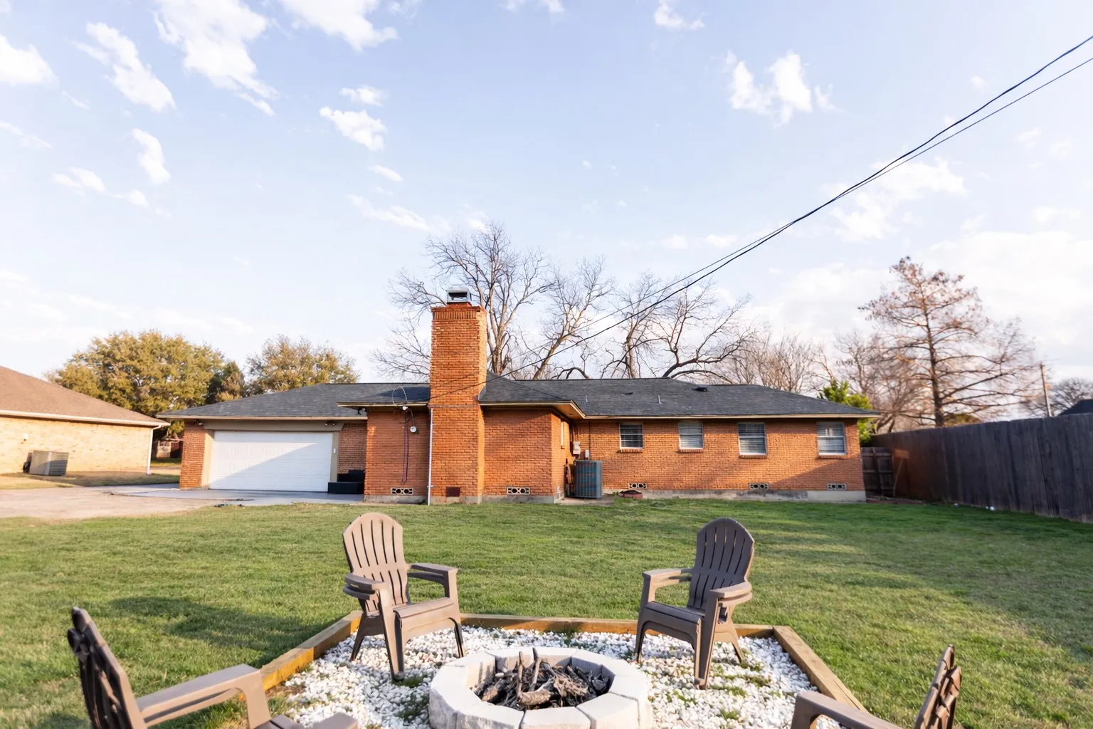 Single Family Residence For Sale in Denton County , 2814 Silvermeadow Lane, Corinth, Texas 76210, 3 Bedrooms, 2 Bathrooms, 2 Garage spaces, 1,523 Sqft, built in 1979, Preowned, Price $365,000, mls#21188899, Real Estate Agent in Corinth, Homes For Sale in Denton county, Homes For Sale in Corinth, Realtor in Corinth Texas, Real Estate Brokerage Independent Realty Texas, Luminita Cordes Realtor