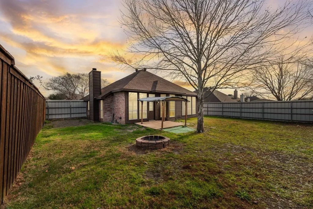 Single Family Residence For Sale in Rockwall County , 313 Winter Park, Rockwall, Texas 75032, 3 Bedroom, 2 Bathroom, 2 Garage spaces, 1,409 Sqft, built in 1996, mls#21192928, Real Estate Agent in Rockwall, Homes For Sale in Rockwall county, Homes For Sale in Rockwall, Realtor in Rockwall Texas, Real Estate Brokerage Independent Realty Texas, Luminita Cordes Realtor