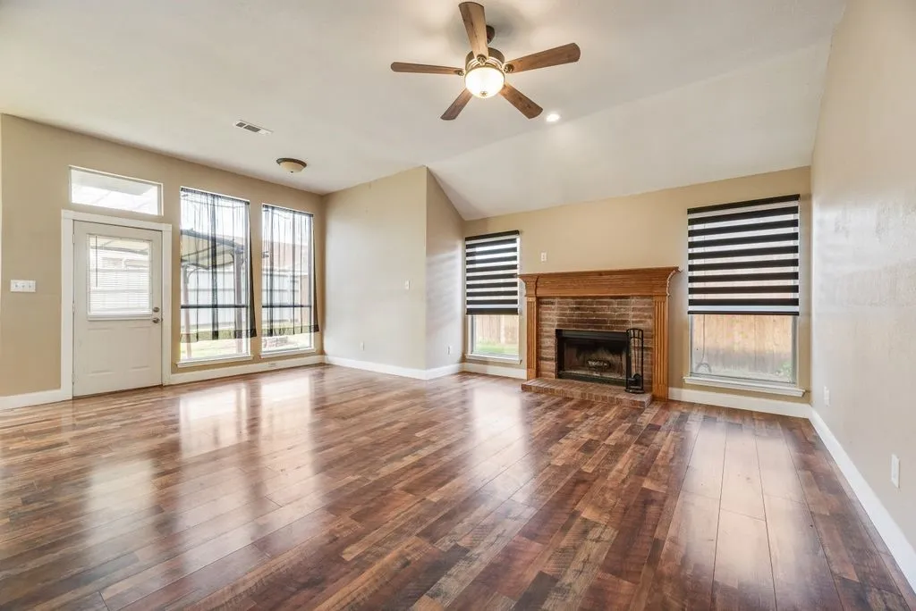 Single Family Residence For Sale in Rockwall County , 313 Winter Park, Rockwall, Texas 75032, 3 Bedroom, 2 Bathroom, 2 Garage spaces, 1,409 Sqft, built in 1996, mls#21192928, Real Estate Agent in Rockwall, Homes For Sale in Rockwall county, Homes For Sale in Rockwall, Realtor in Rockwall Texas, Real Estate Brokerage Independent Realty Texas, Luminita Cordes Realtor