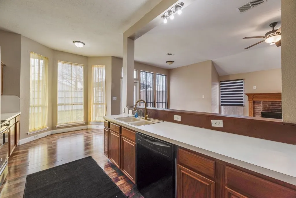 Single Family Residence For Sale in Rockwall County , 313 Winter Park, Rockwall, Texas 75032, 3 Bedroom, 2 Bathroom, 2 Garage spaces, 1,409 Sqft, built in 1996, mls#21192928, Real Estate Agent in Rockwall, Homes For Sale in Rockwall county, Homes For Sale in Rockwall, Realtor in Rockwall Texas, Real Estate Brokerage Independent Realty Texas, Luminita Cordes Realtor