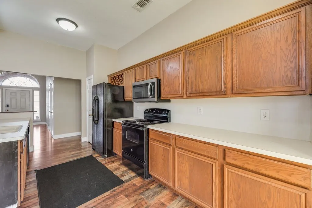Single Family Residence For Sale in Rockwall County , 313 Winter Park, Rockwall, Texas 75032, 3 Bedroom, 2 Bathroom, 2 Garage spaces, 1,409 Sqft, built in 1996, mls#21192928, Real Estate Agent in Rockwall, Homes For Sale in Rockwall county, Homes For Sale in Rockwall, Realtor in Rockwall Texas, Real Estate Brokerage Independent Realty Texas, Luminita Cordes Realtor