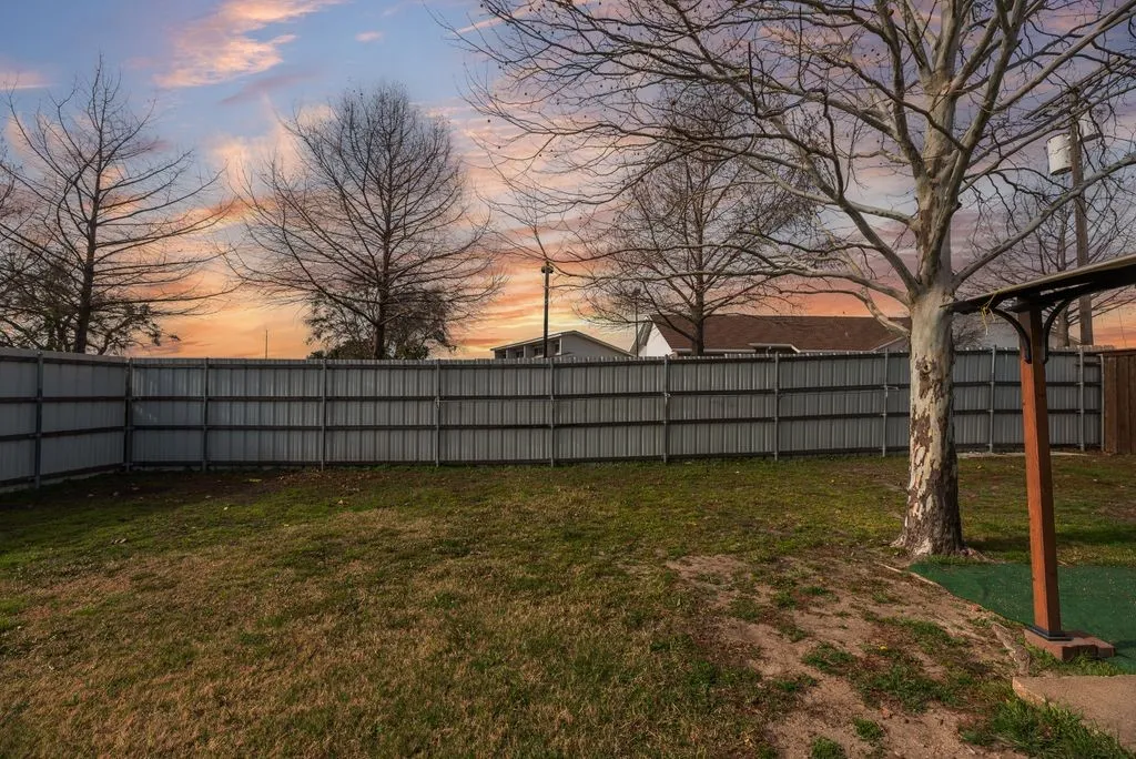 Single Family Residence For Sale in Rockwall County , 313 Winter Park, Rockwall, Texas 75032, 3 Bedroom, 2 Bathroom, 2 Garage spaces, 1,409 Sqft, built in 1996, mls#21192928, Real Estate Agent in Rockwall, Homes For Sale in Rockwall county, Homes For Sale in Rockwall, Realtor in Rockwall Texas, Real Estate Brokerage Independent Realty Texas, Luminita Cordes Realtor