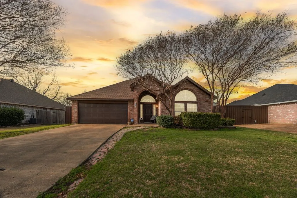 Single Family Residence For Sale in Rockwall County , 313 Winter Park, Rockwall, Texas 75032, 3 Bedroom, 2 Bathroom, 2 Garage spaces, 1,409 Sqft, built in 1996, mls#21192928, Real Estate Agent in Rockwall, Homes For Sale in Rockwall county, Homes For Sale in Rockwall, Realtor in Rockwall Texas, Real Estate Brokerage Independent Realty Texas, Luminita Cordes Realtor