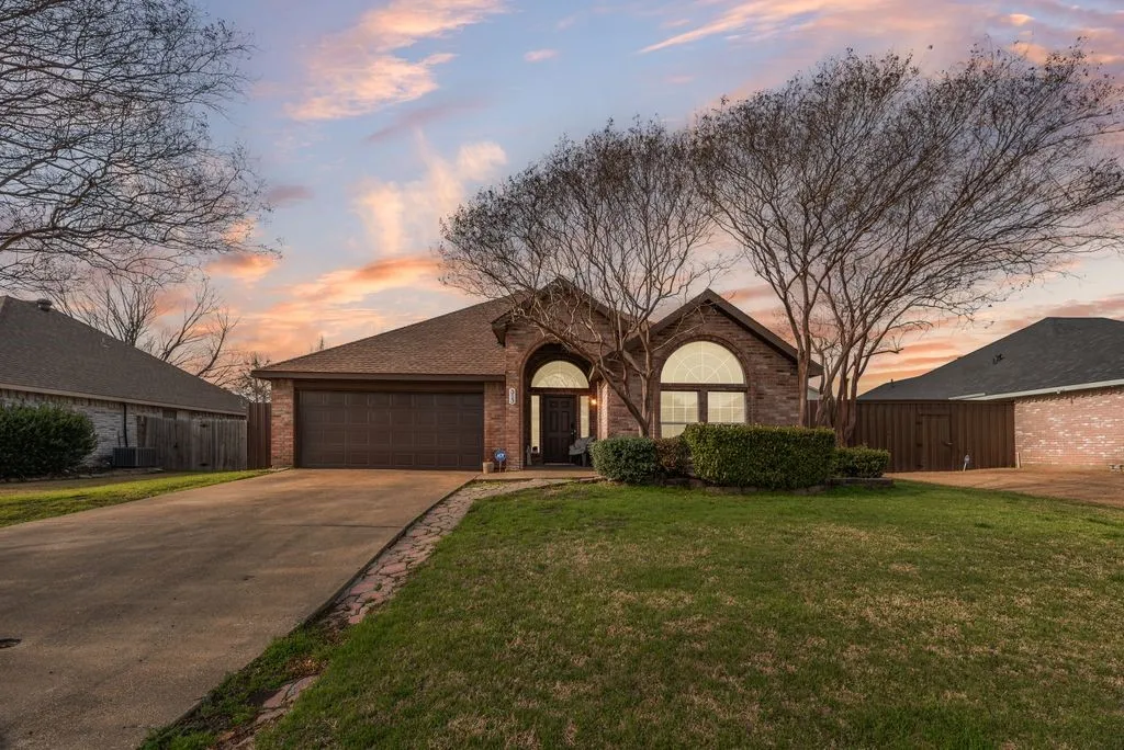 Single Family Residence For Sale in Rockwall County , 313 Winter Park, Rockwall, Texas 75032, 3 Bedroom, 2 Bathroom, 2 Garage spaces, 1,409 Sqft, built in 1996, mls#21192928, Real Estate Agent in Rockwall, Homes For Sale in Rockwall county, Homes For Sale in Rockwall, Realtor in Rockwall Texas, Real Estate Brokerage Independent Realty Texas, Luminita Cordes Realtor