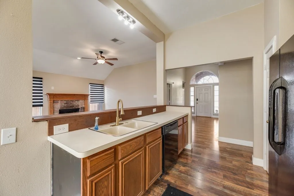 Single Family Residence For Sale in Rockwall County , 313 Winter Park, Rockwall, Texas 75032, 3 Bedroom, 2 Bathroom, 2 Garage spaces, 1,409 Sqft, built in 1996, mls#21192928, Real Estate Agent in Rockwall, Homes For Sale in Rockwall county, Homes For Sale in Rockwall, Realtor in Rockwall Texas, Real Estate Brokerage Independent Realty Texas, Luminita Cordes Realtor