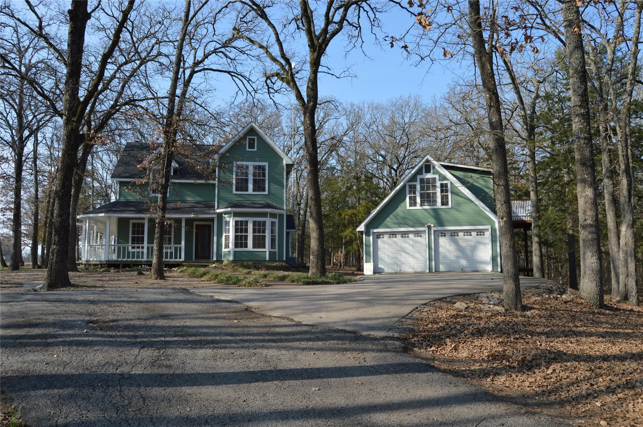 Fresh appeal with garage appartment