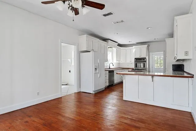 DR towards kitchen and laundry