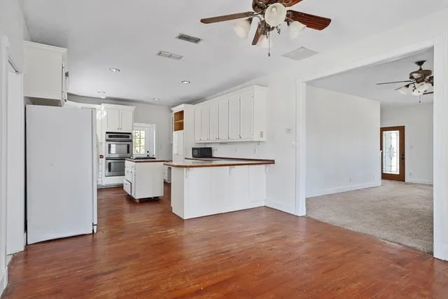 DR towards kitchen