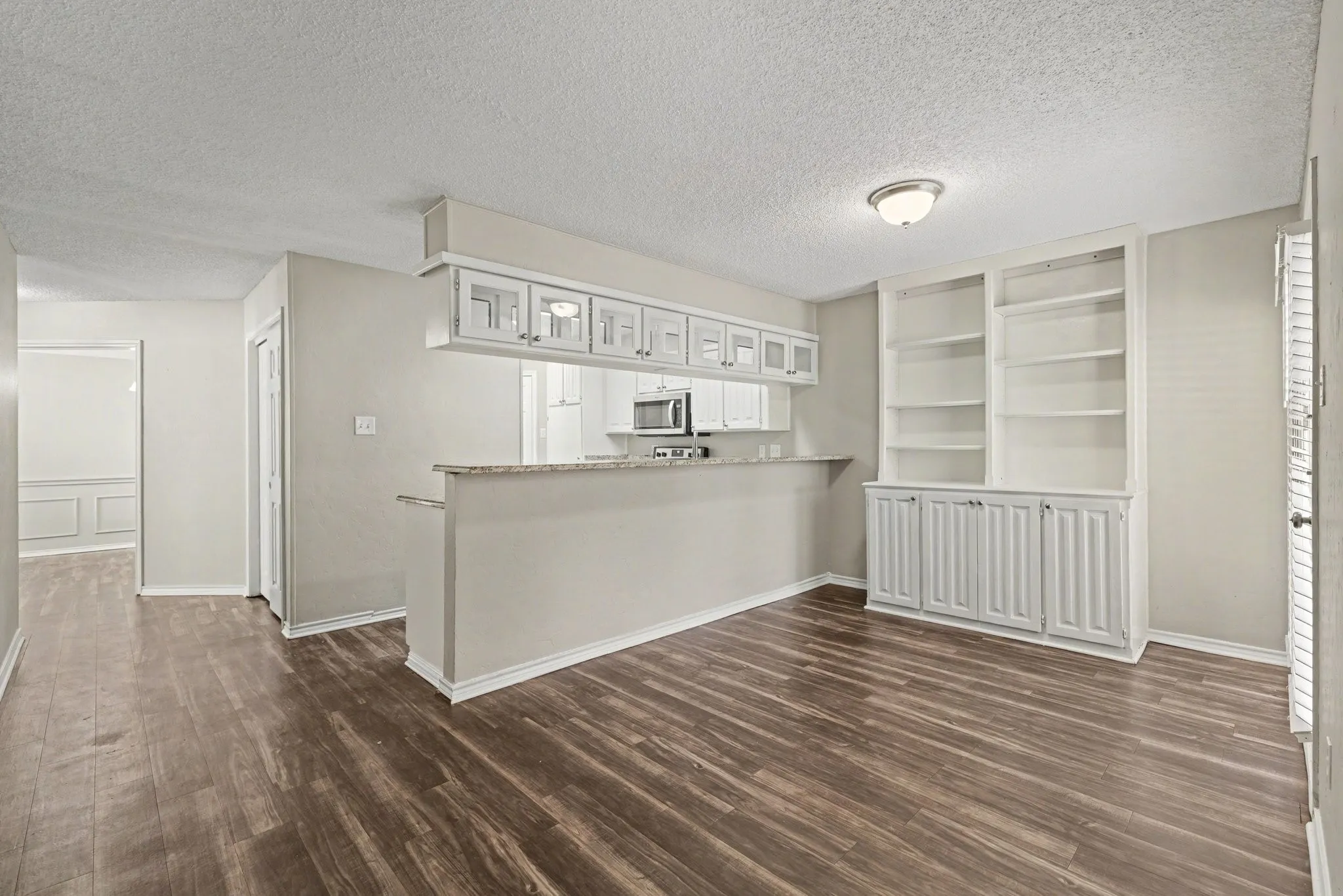 Single Family Residence For Sale in Denton County , 124 Summit Cove, Trophy Club, Texas 76262, 3 Bedroom, 2 Bathroom, 2 Garage spaces, 2,047 Sqft, built in 1984, Preowned, mls#21193184, Real Estate Agent in Trophy Club, Homes For Sale in Denton county, Homes For Sale in Trophy Club, Realtor in Trophy Club Texas, Real Estate Brokerage Independent Realty Texas, Luminita Cordes Realtor