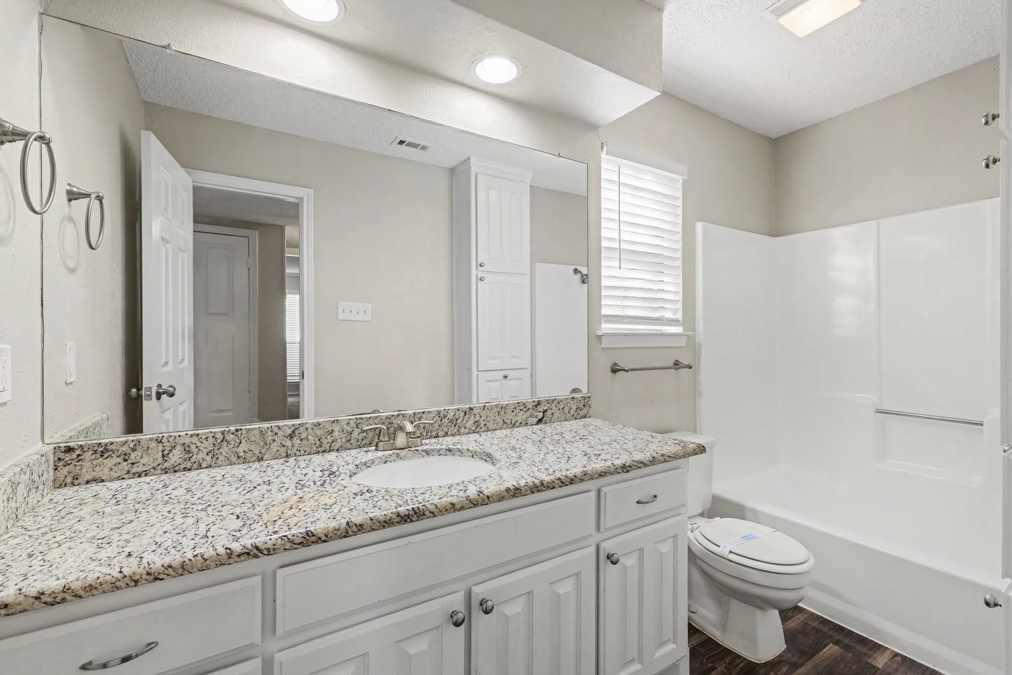 Single Family Residence For Sale in Denton County , 124 Summit Cove, Trophy Club, Texas 76262, 3 Bedroom, 2 Bathroom, 2 Garage spaces, 2,047 Sqft, built in 1984, Preowned, mls#21193184, Real Estate Agent in Trophy Club, Homes For Sale in Denton county, Homes For Sale in Trophy Club, Realtor in Trophy Club Texas, Real Estate Brokerage Independent Realty Texas, Luminita Cordes Realtor