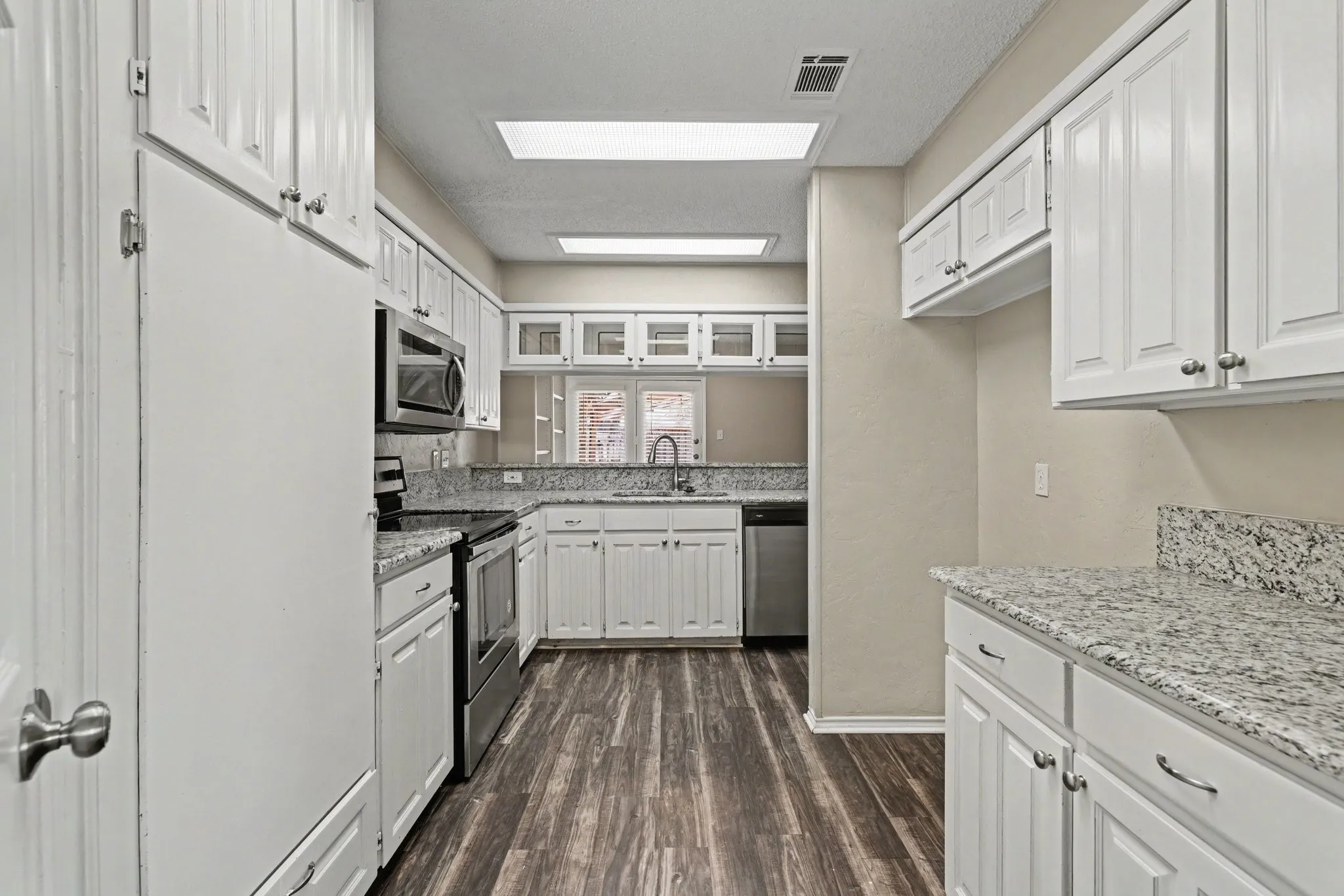 Single Family Residence For Sale in Denton County , 124 Summit Cove, Trophy Club, Texas 76262, 3 Bedroom, 2 Bathroom, 2 Garage spaces, 2,047 Sqft, built in 1984, Preowned, mls#21193184, Real Estate Agent in Trophy Club, Homes For Sale in Denton county, Homes For Sale in Trophy Club, Realtor in Trophy Club Texas, Real Estate Brokerage Independent Realty Texas, Luminita Cordes Realtor
