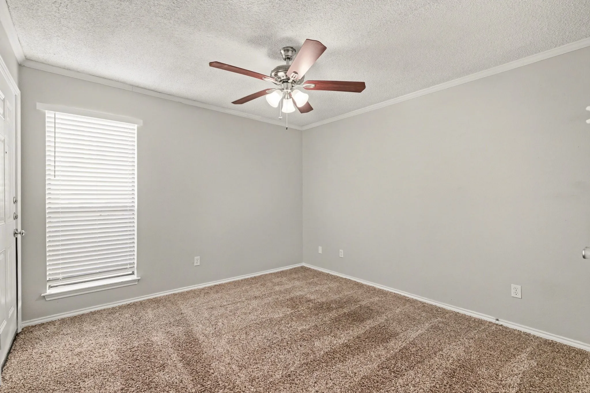 Single Family Residence For Sale in Denton County , 124 Summit Cove, Trophy Club, Texas 76262, 3 Bedroom, 2 Bathroom, 2 Garage spaces, 2,047 Sqft, built in 1984, Preowned, mls#21193184, Real Estate Agent in Trophy Club, Homes For Sale in Denton county, Homes For Sale in Trophy Club, Realtor in Trophy Club Texas, Real Estate Brokerage Independent Realty Texas, Luminita Cordes Realtor