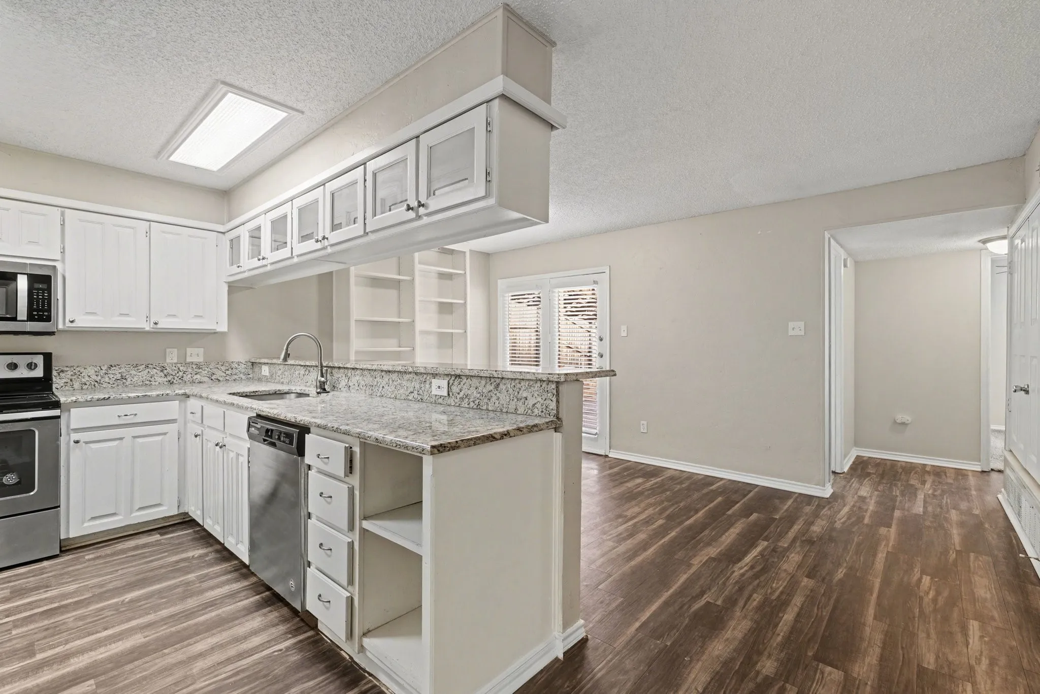 Single Family Residence For Sale in Denton County , 124 Summit Cove, Trophy Club, Texas 76262, 3 Bedroom, 2 Bathroom, 2 Garage spaces, 2,047 Sqft, built in 1984, Preowned, mls#21193184, Real Estate Agent in Trophy Club, Homes For Sale in Denton county, Homes For Sale in Trophy Club, Realtor in Trophy Club Texas, Real Estate Brokerage Independent Realty Texas, Luminita Cordes Realtor