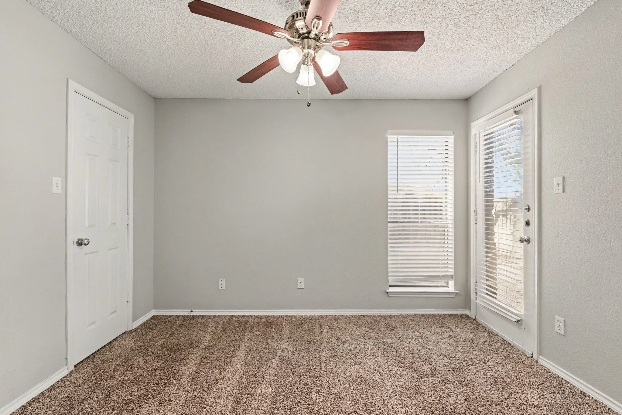 Single Family Residence For Sale in Denton County , 124 Summit Cove, Trophy Club, Texas 76262, 3 Bedroom, 2 Bathroom, 2 Garage spaces, 2,047 Sqft, built in 1984, Preowned, mls#21193184, Real Estate Agent in Trophy Club, Homes For Sale in Denton county, Homes For Sale in Trophy Club, Realtor in Trophy Club Texas, Real Estate Brokerage Independent Realty Texas, Luminita Cordes Realtor