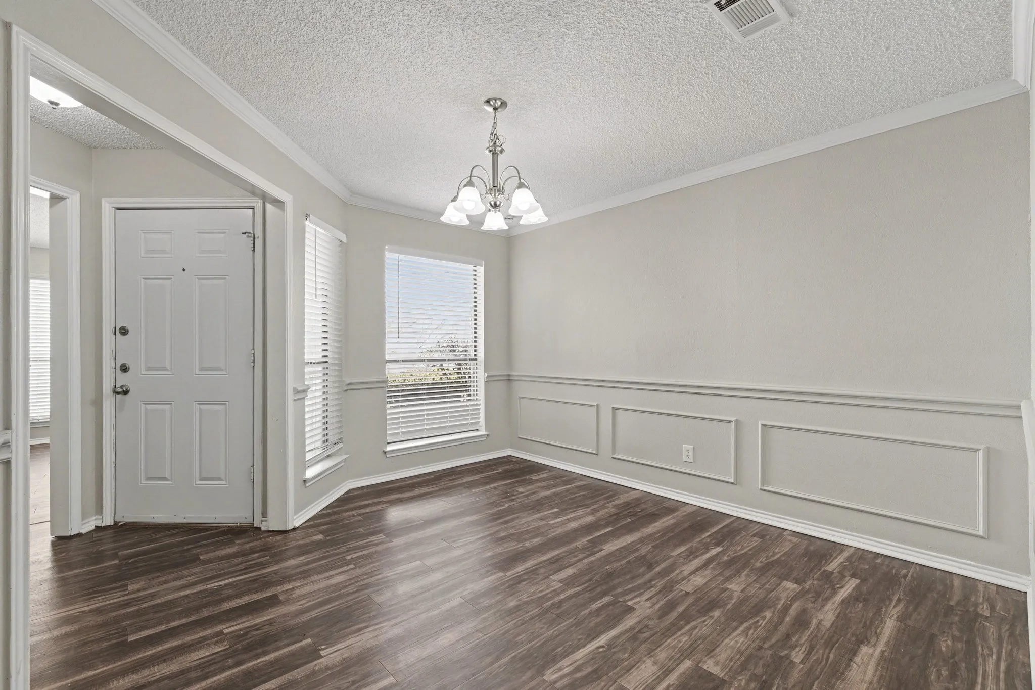 Single Family Residence For Sale in Denton County , 124 Summit Cove, Trophy Club, Texas 76262, 3 Bedroom, 2 Bathroom, 2 Garage spaces, 2,047 Sqft, built in 1984, Preowned, mls#21193184, Real Estate Agent in Trophy Club, Homes For Sale in Denton county, Homes For Sale in Trophy Club, Realtor in Trophy Club Texas, Real Estate Brokerage Independent Realty Texas, Luminita Cordes Realtor