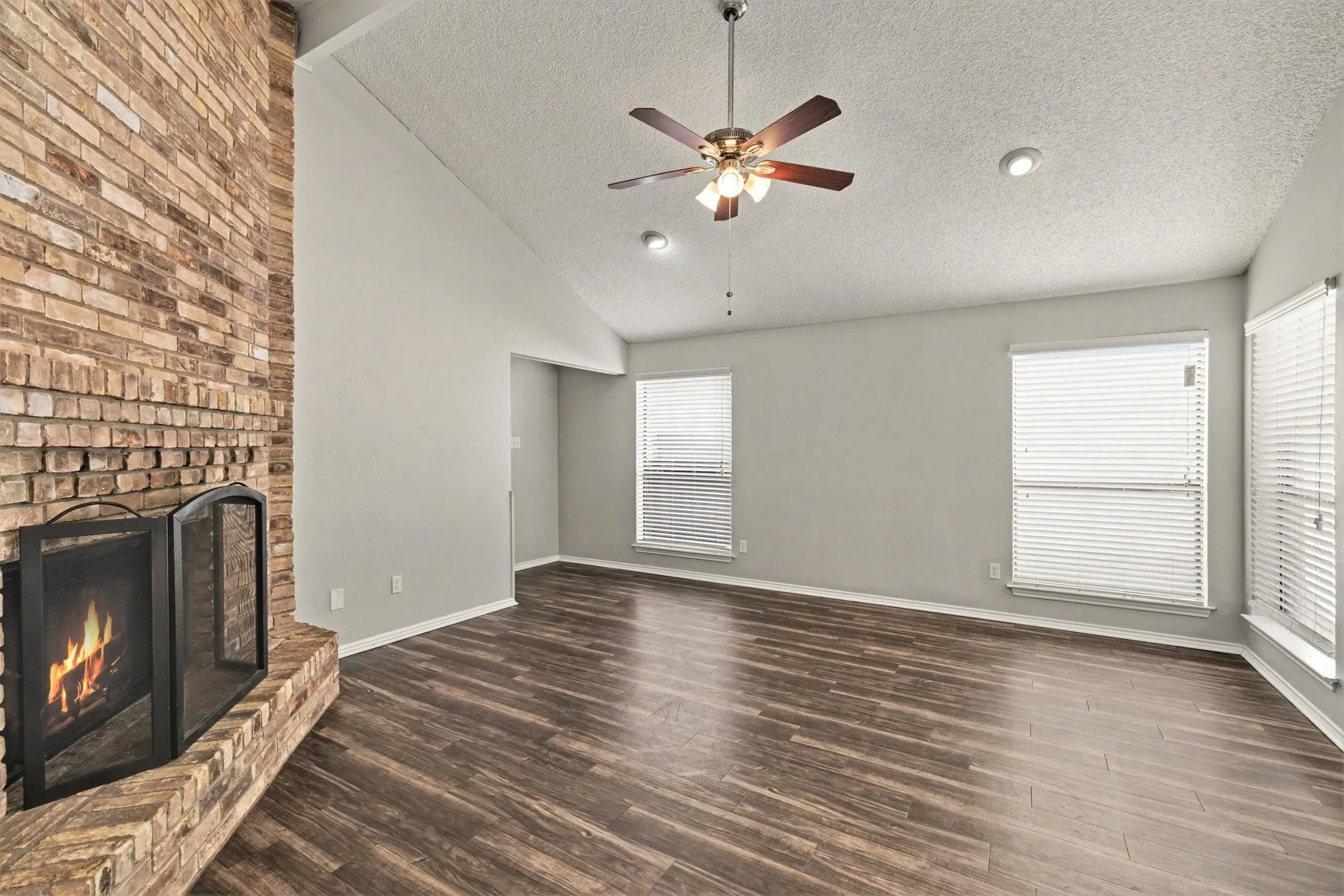 Single Family Residence For Sale in Denton County , 124 Summit Cove, Trophy Club, Texas 76262, 3 Bedroom, 2 Bathroom, 2 Garage spaces, 2,047 Sqft, built in 1984, Preowned, mls#21193184, Real Estate Agent in Trophy Club, Homes For Sale in Denton county, Homes For Sale in Trophy Club, Realtor in Trophy Club Texas, Real Estate Brokerage Independent Realty Texas, Luminita Cordes Realtor