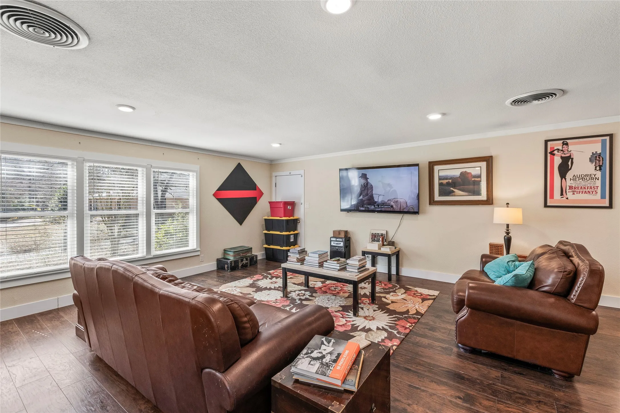 Single Family Residence For Sale in Henderson County , 400 W Cayuga Drive, Athens, Texas 75751, 4 Bedroom, 3 Bathroom, Garage spaces, 2,980 Sqft, built in 1954, mls#21185063, Real Estate Agent in Athens, Homes For Sale in Henderson county, Homes For Sale in Athens, Realtor in Athens Texas, Real Estate Brokerage Independent Realty Texas, Luminita Cordes Realtor