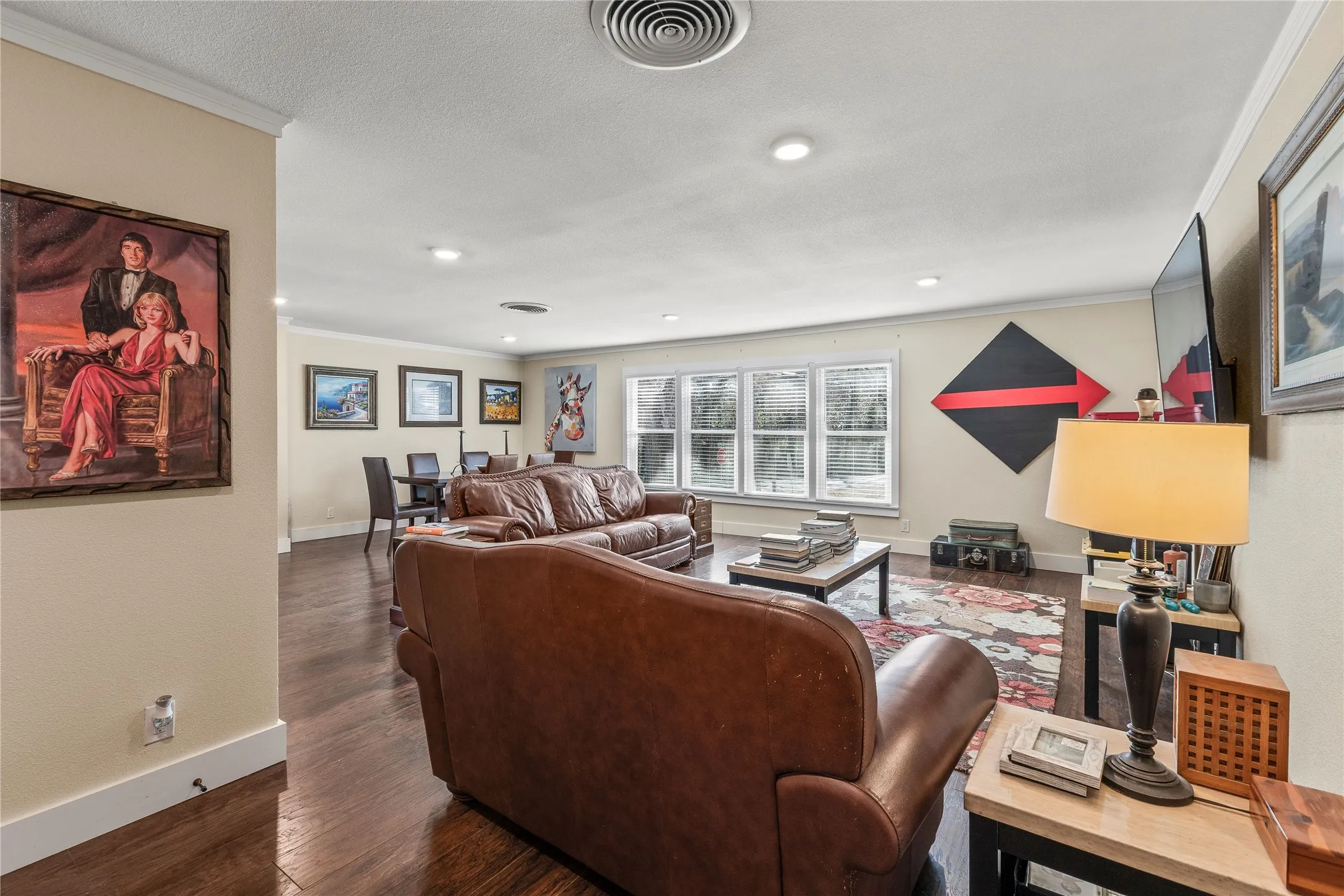 Single Family Residence For Sale in Henderson County , 400 W Cayuga Drive, Athens, Texas 75751, 4 Bedroom, 3 Bathroom, Garage spaces, 2,980 Sqft, built in 1954, mls#21185063, Real Estate Agent in Athens, Homes For Sale in Henderson county, Homes For Sale in Athens, Realtor in Athens Texas, Real Estate Brokerage Independent Realty Texas, Luminita Cordes Realtor